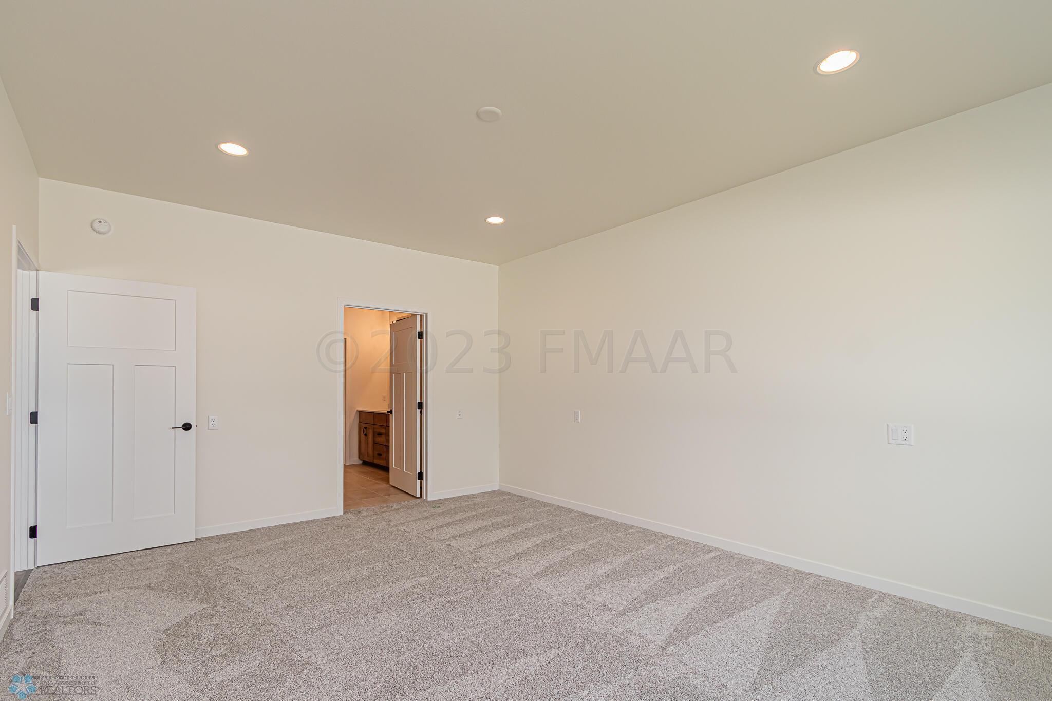 7321 29th St S, Fargo, ND 58104-22