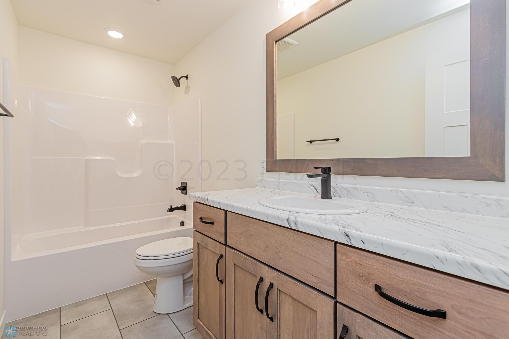 7321 29th St S, Fargo, ND 58104-06
