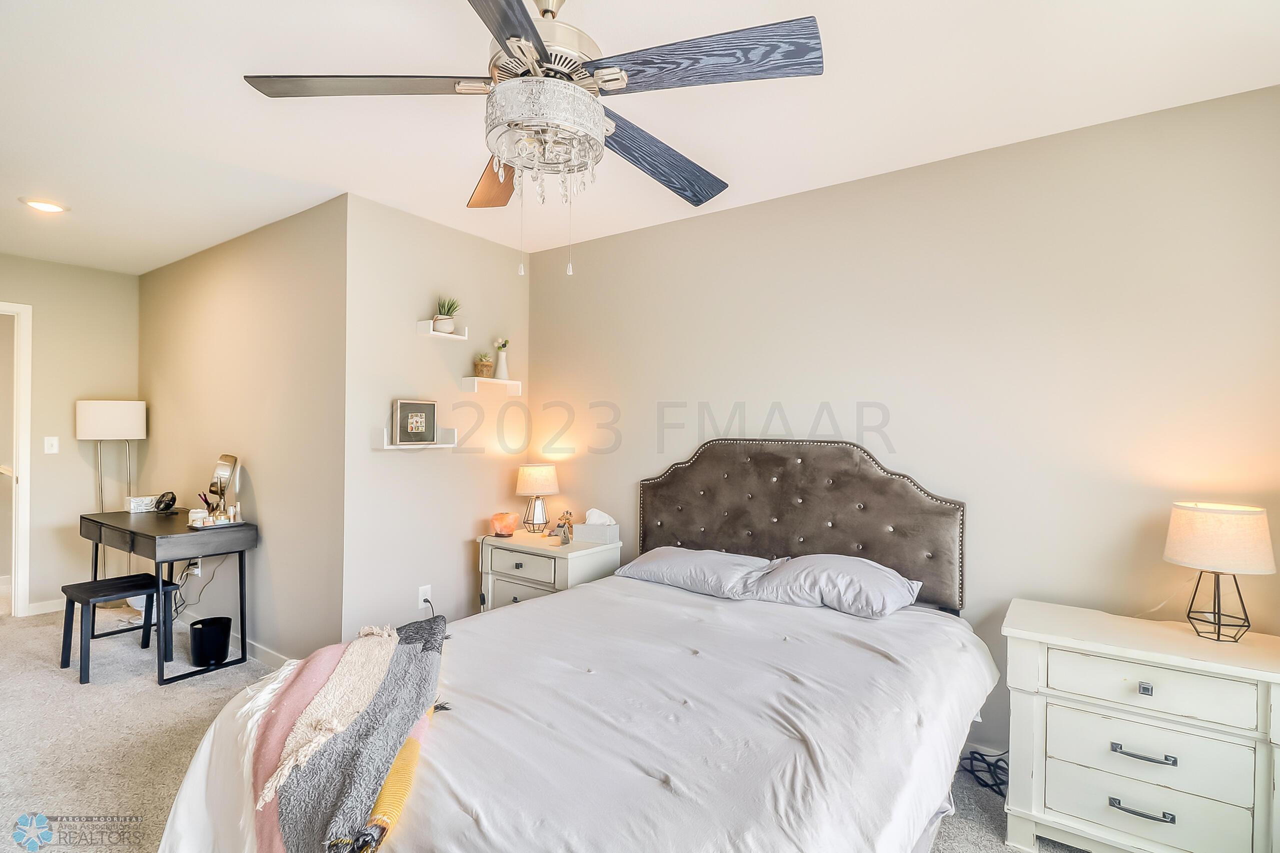 Primary Bedroom1_2