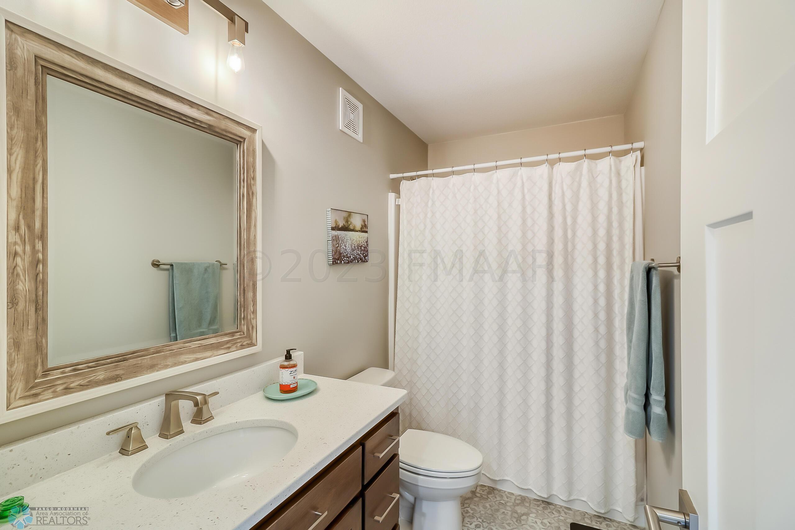 Upstairs Bathroom1_1