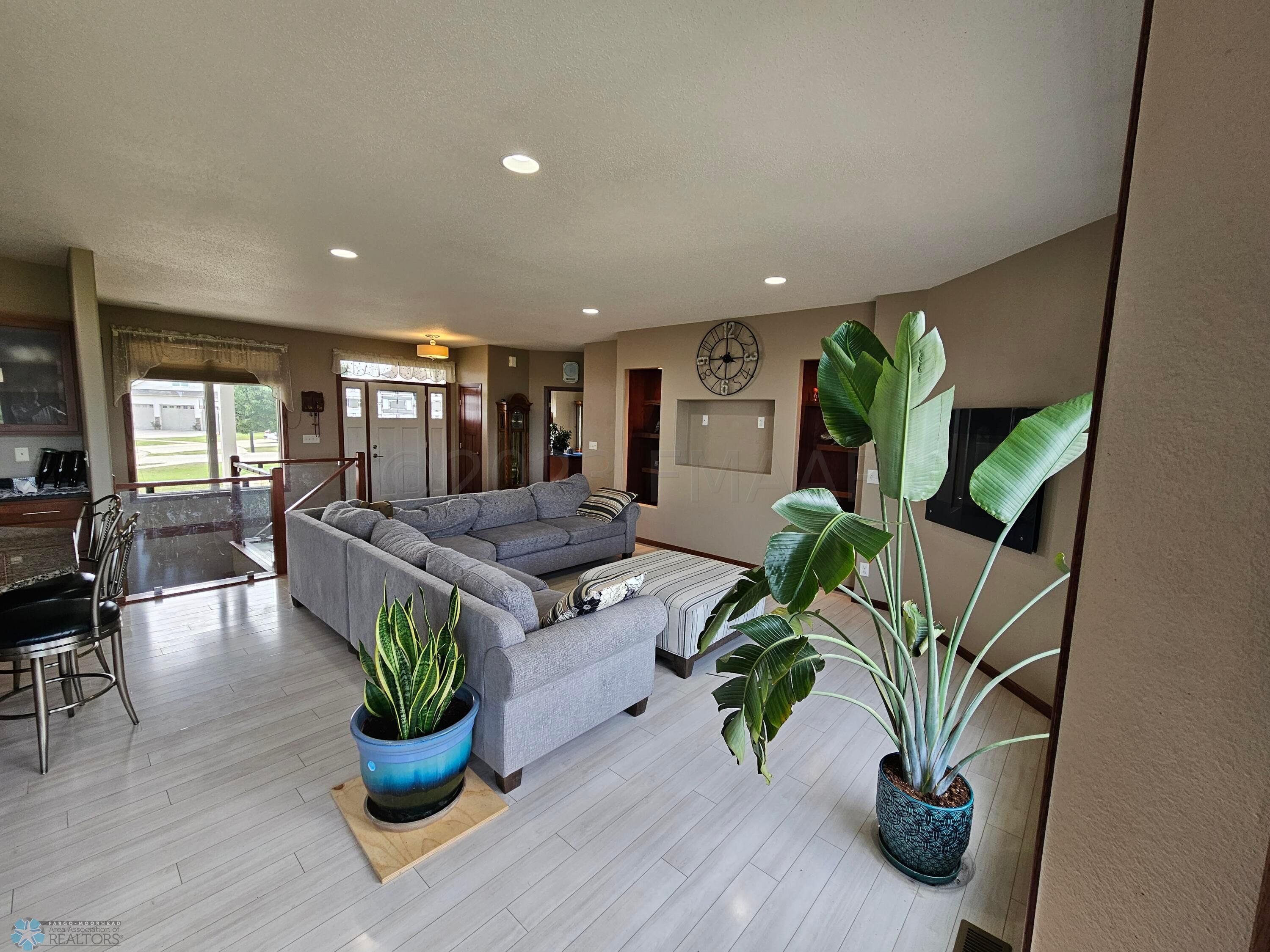 Living Room/Foyer