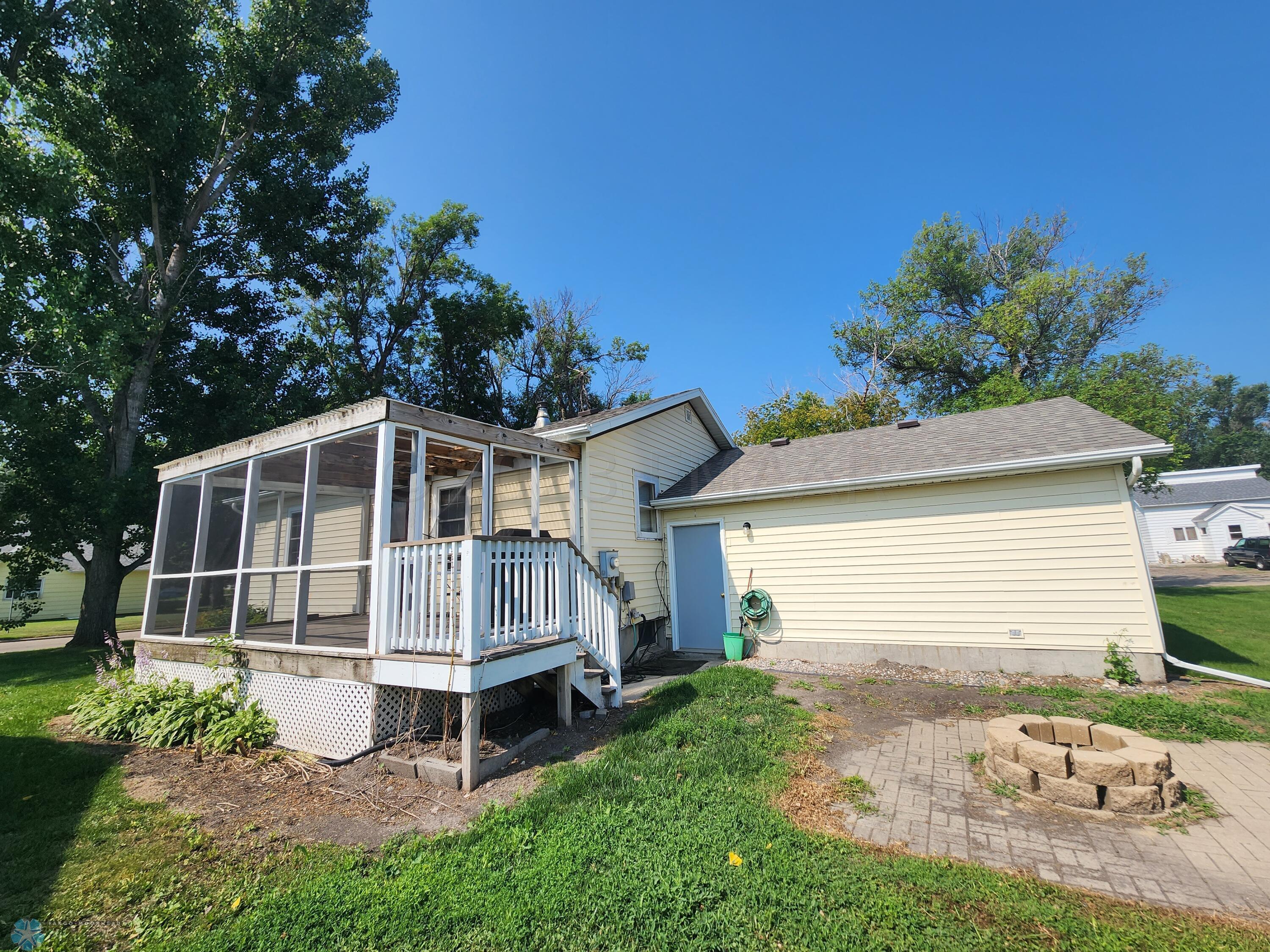 Exterior w/3-Season Porch