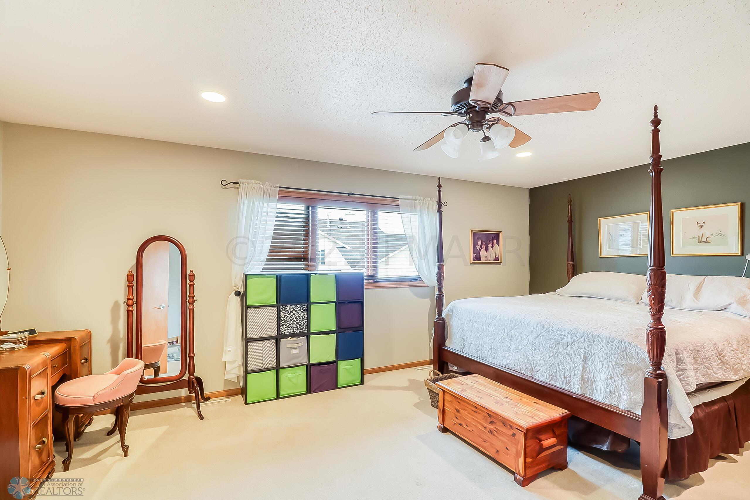 Primary Bedroom1_2
