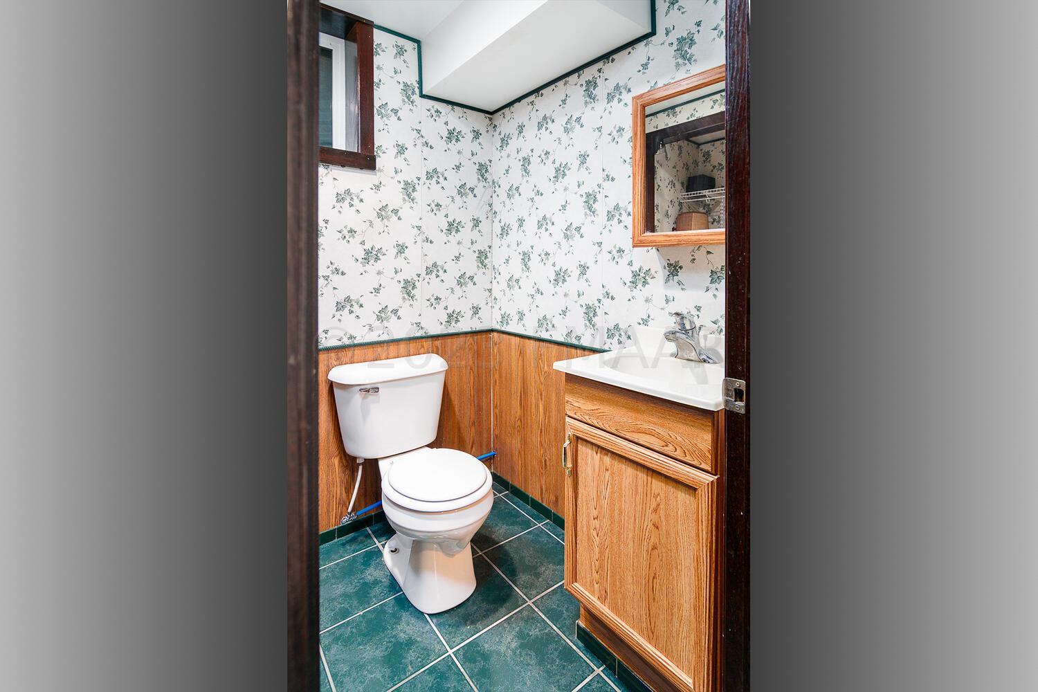 Ensuite bathroom to LL bedroom 1