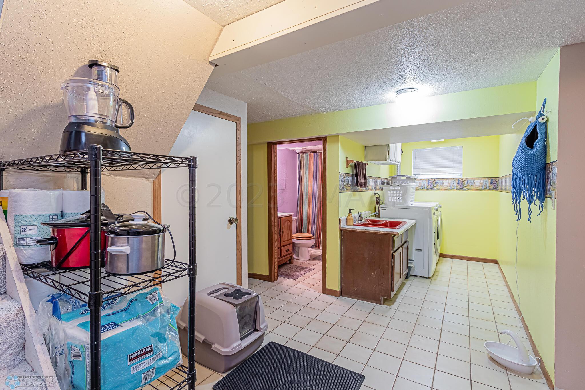 1428 2nd Ave S Fargo ND 58103 -29