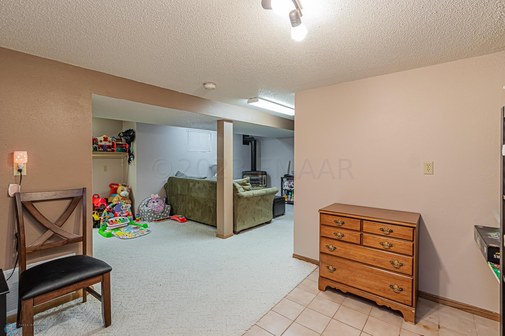 1428 2nd Ave S Fargo ND 58103 -27