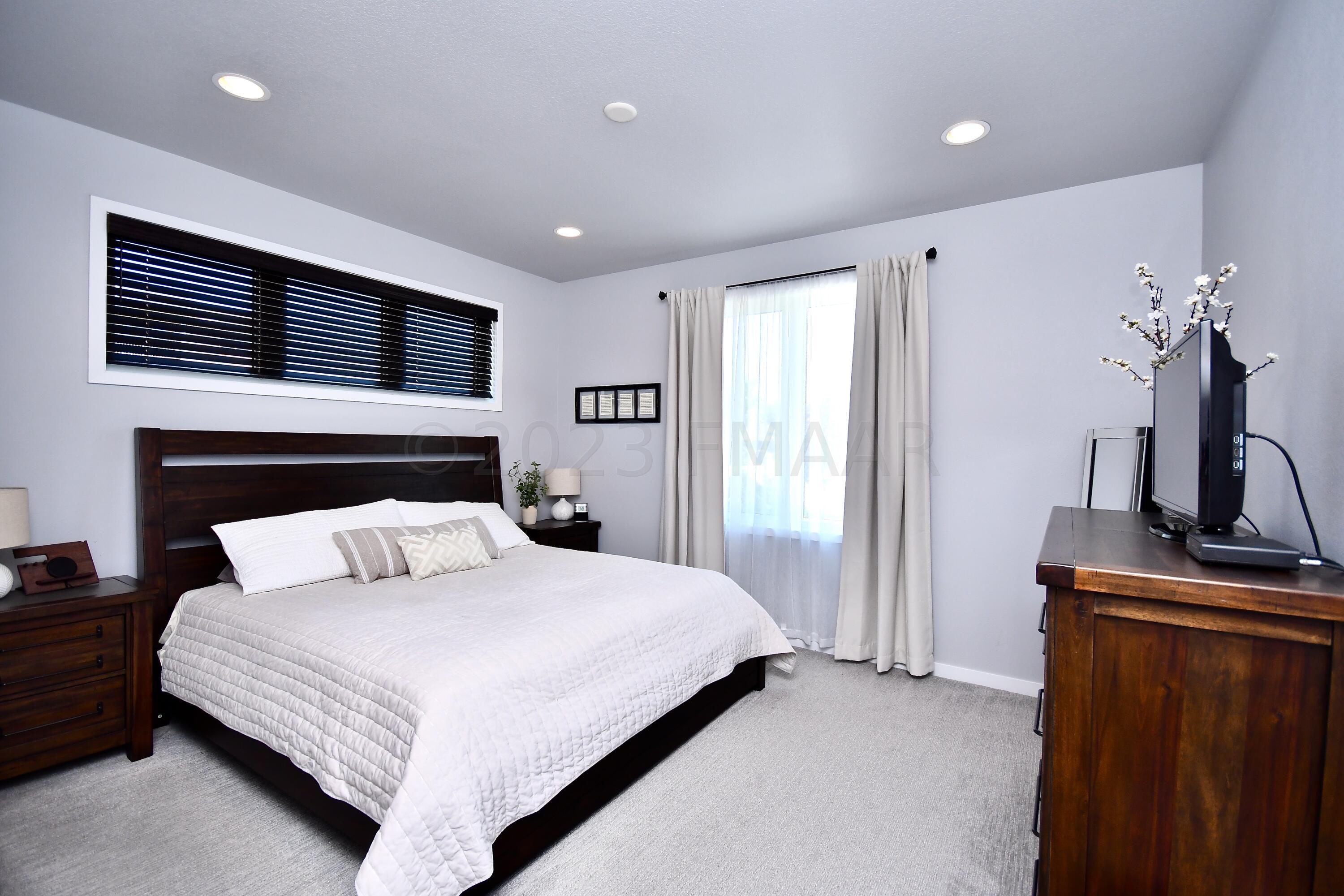Master Bedroom - Main