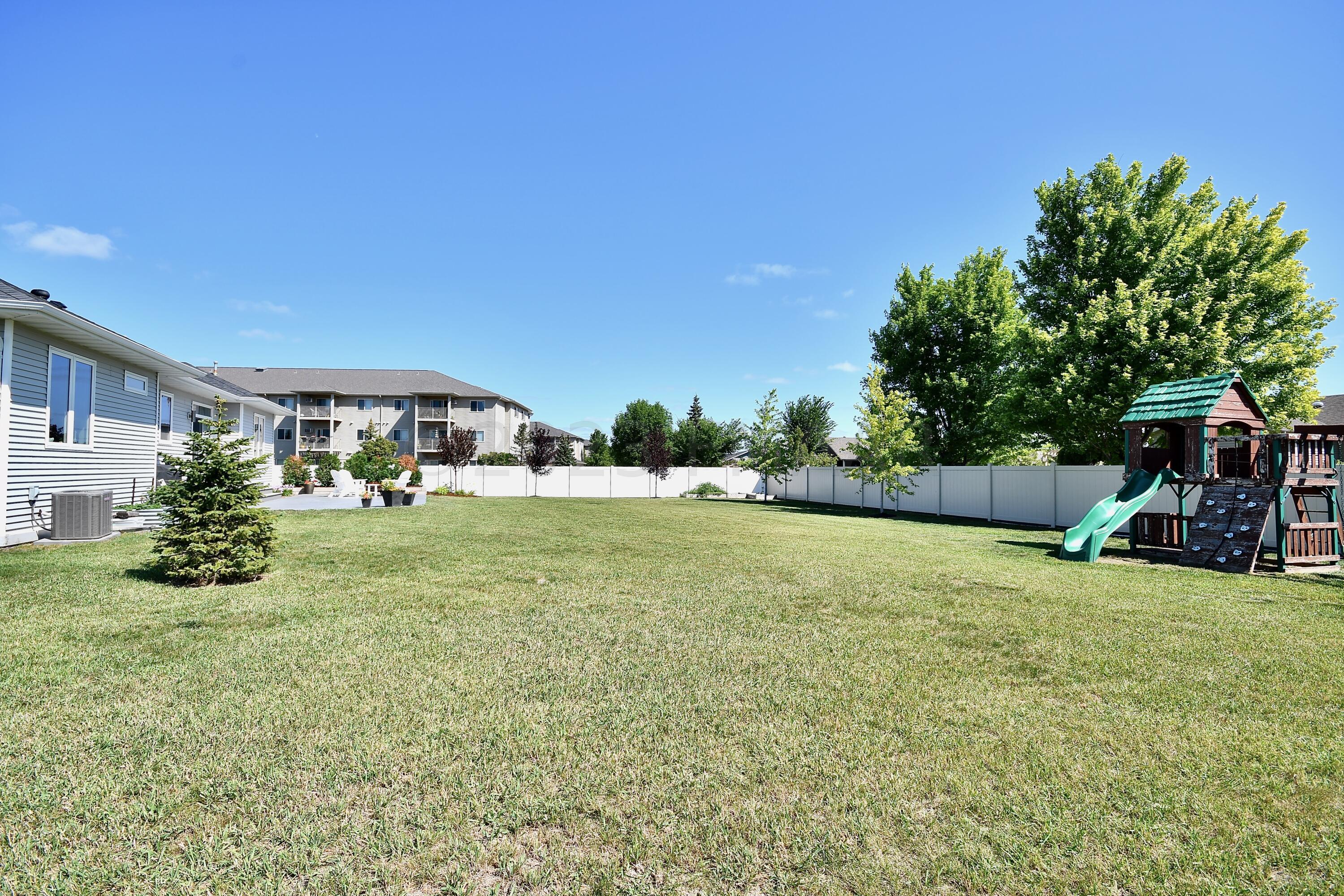 Backyard w/Playset