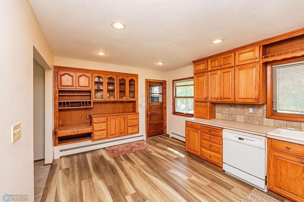 Kitchen & Dining Area