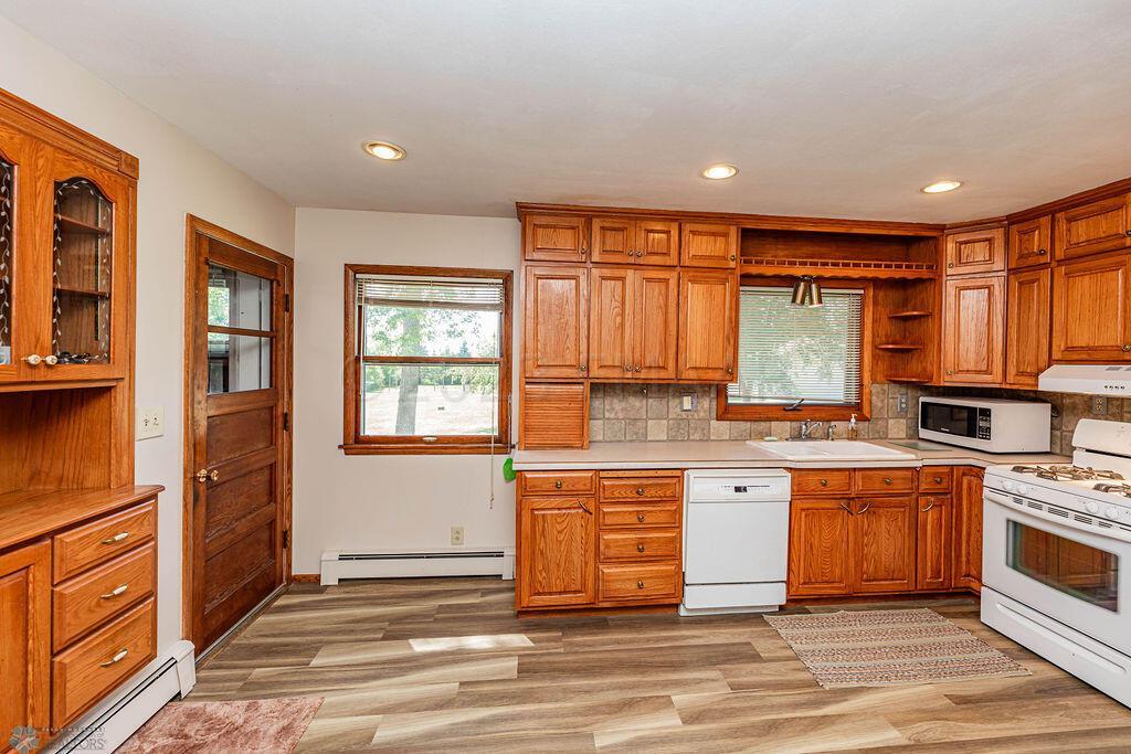 Kitchen & Dining Area