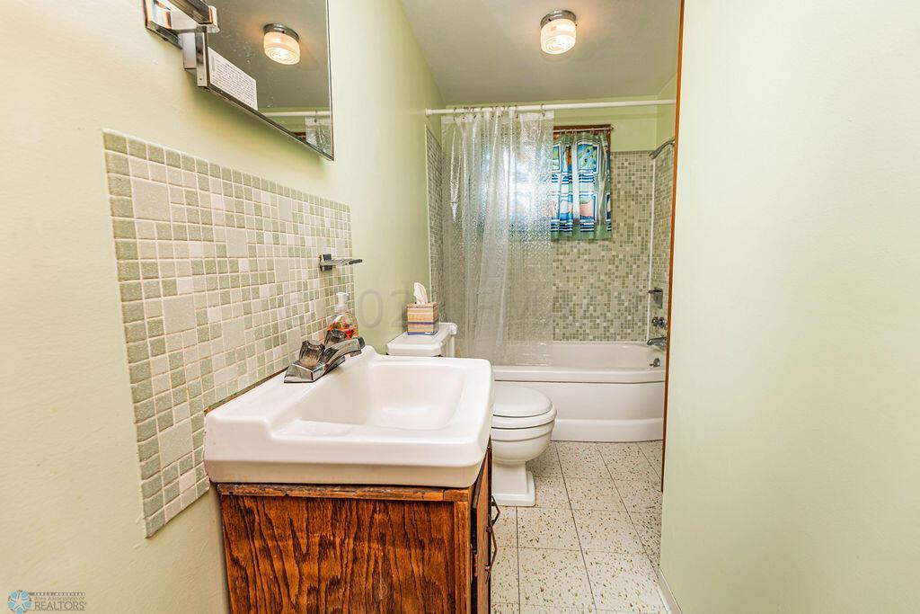 Lower Level Bath