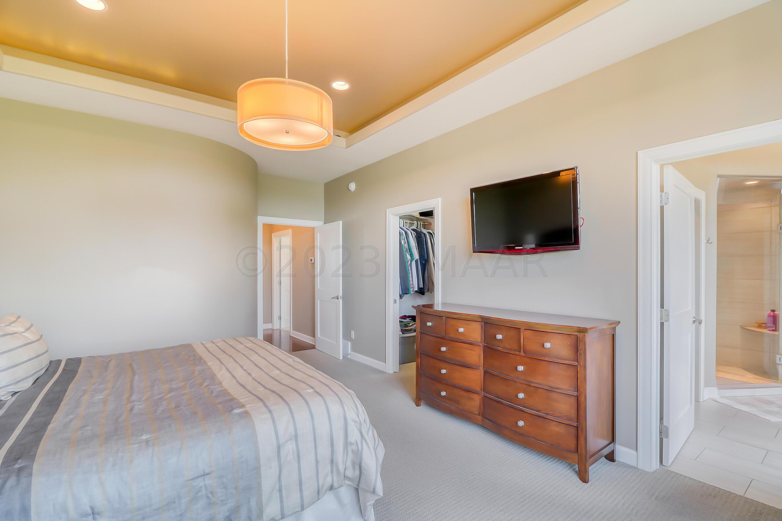Primary Bedroom1_3