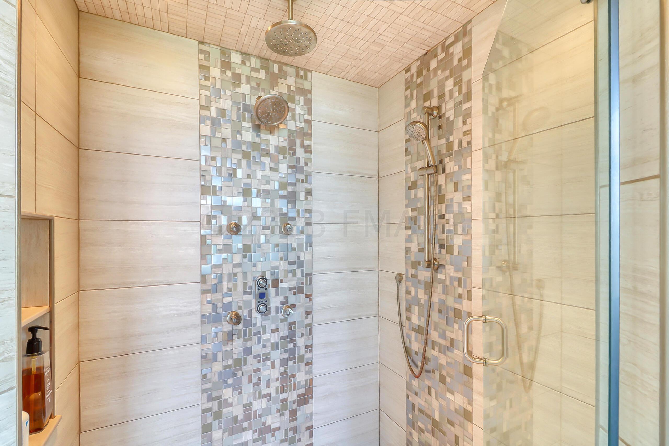 Primary Bathroom1_5