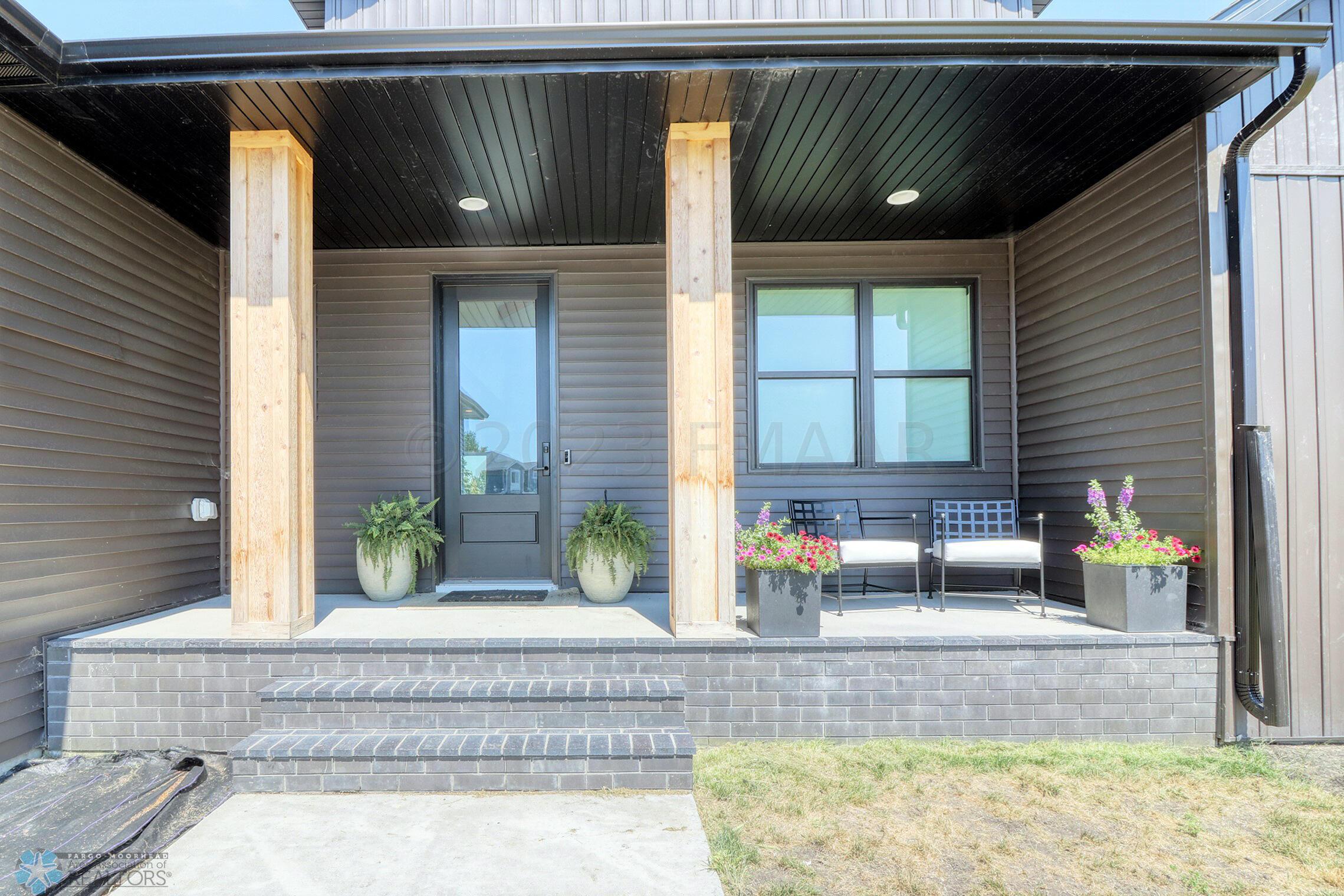 Front1_3