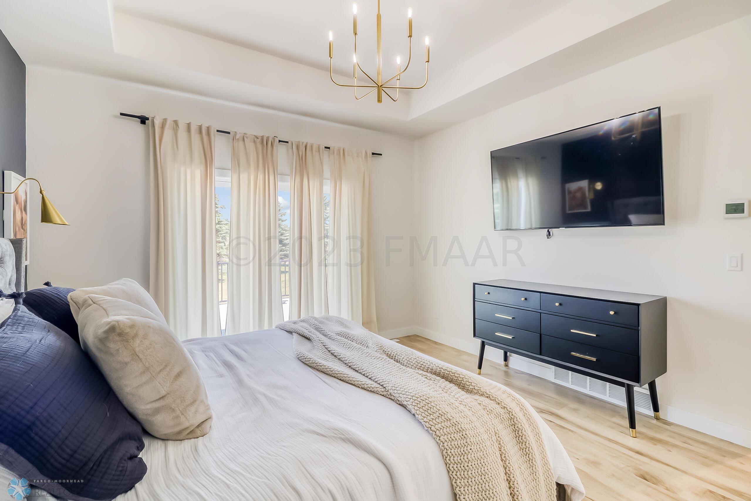 Primary Bedroom1_2
