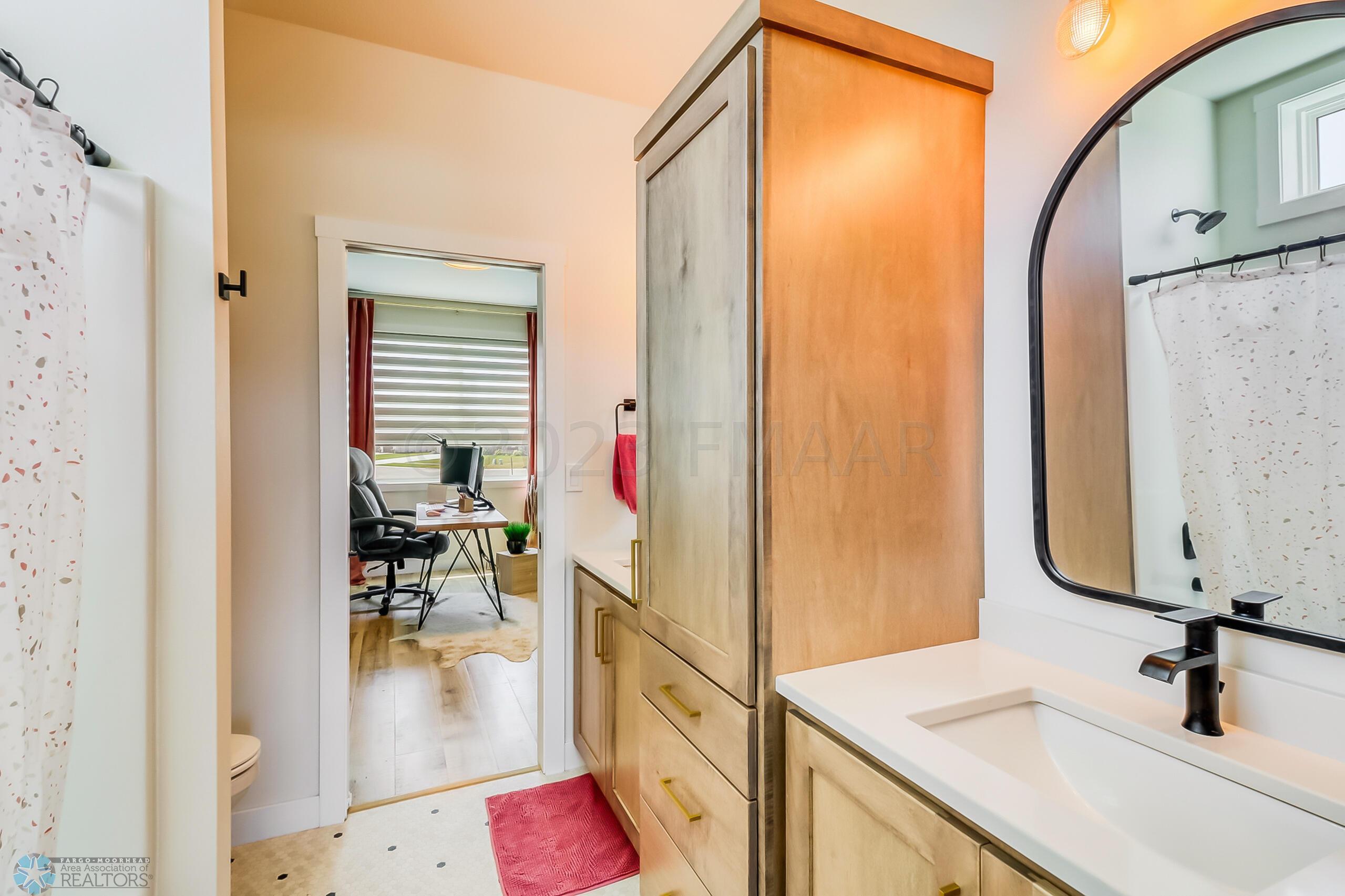 Jack and Jill Bathroom1_1