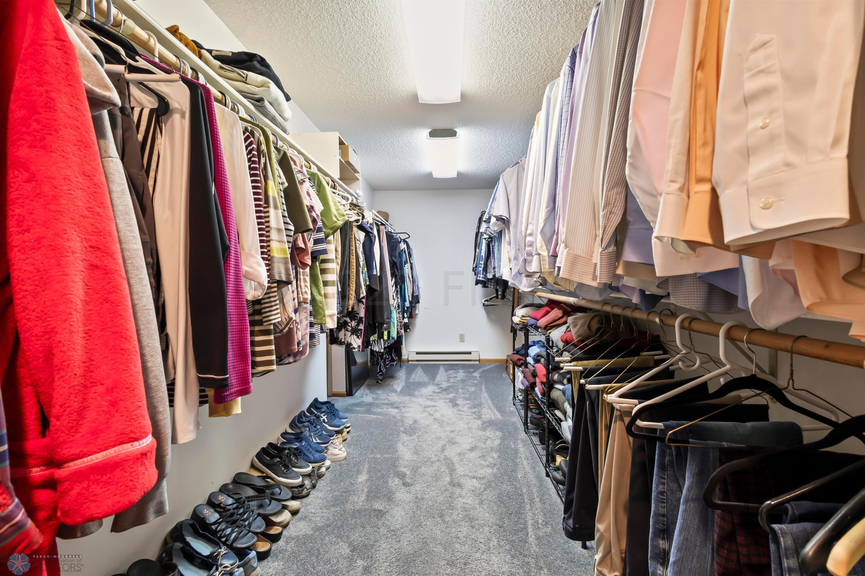 Owner's suite - Walk-In-Closet