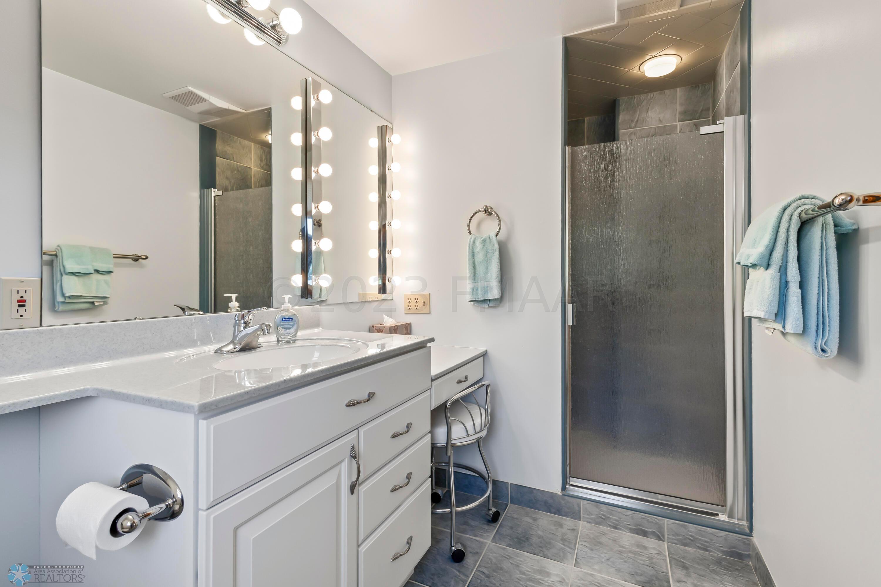 Ensuite bath in 4th bedroom