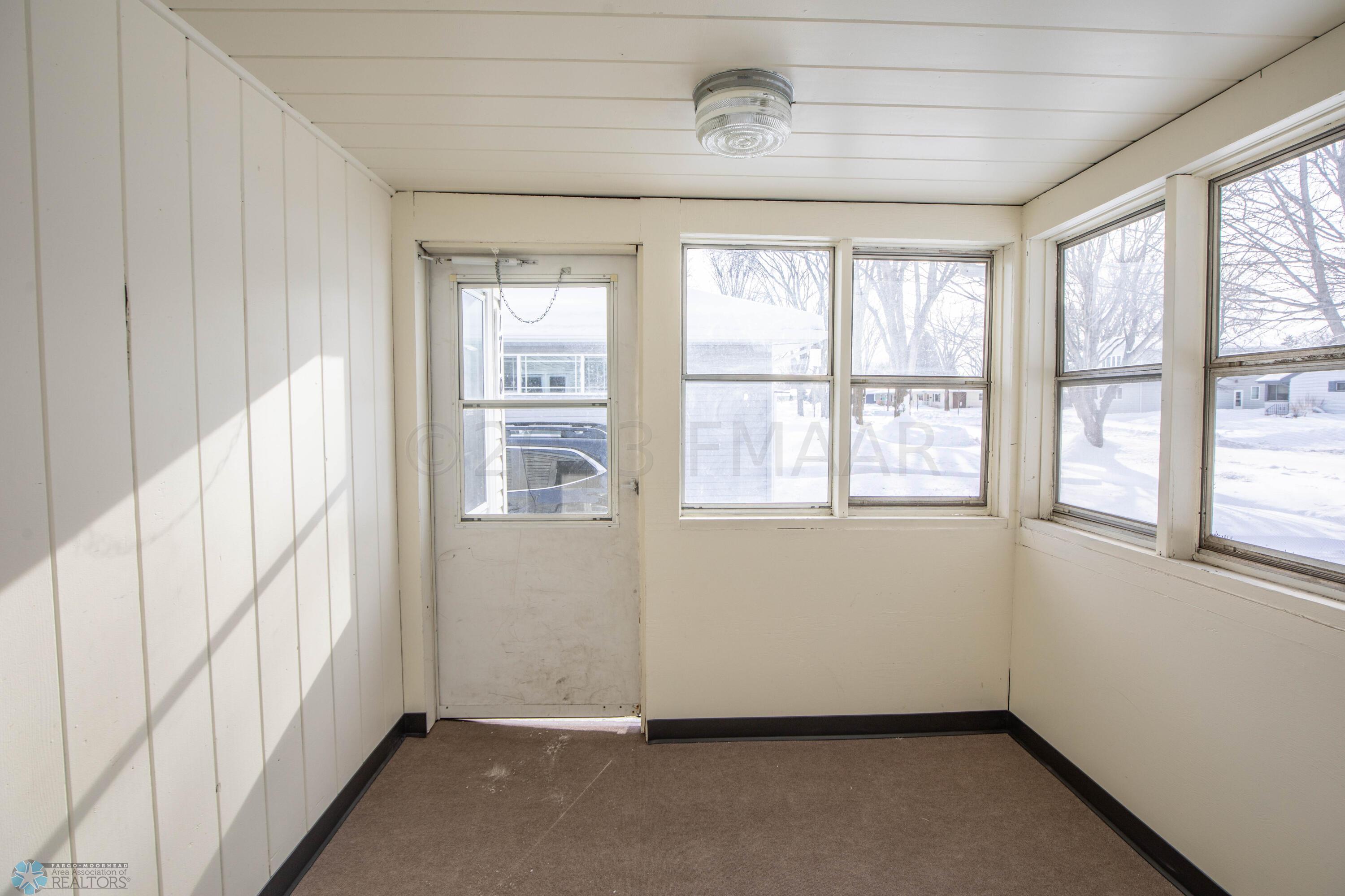 1710 6th St S, Moorhead, MN