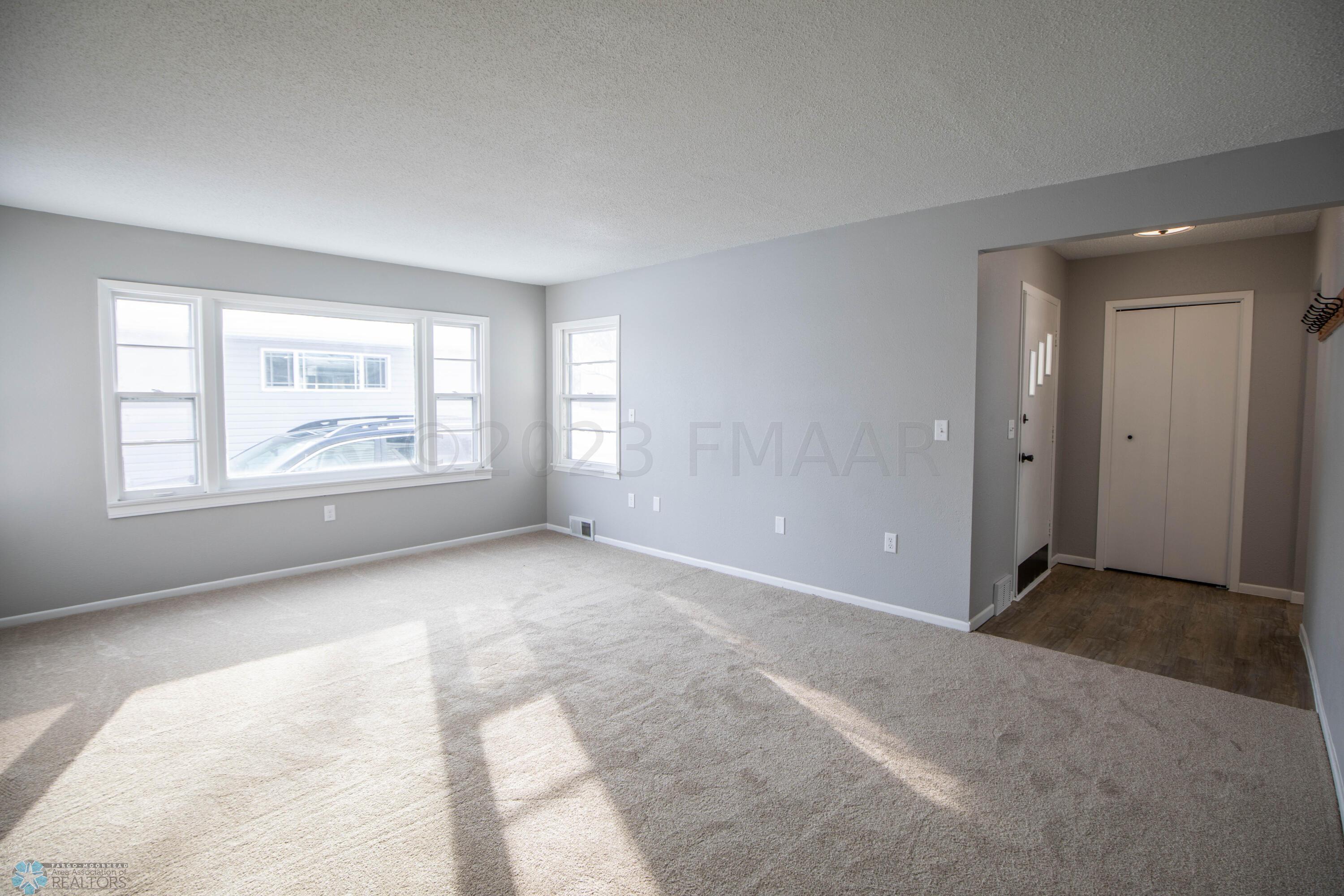 1710 6th St S, Moorhead, MN