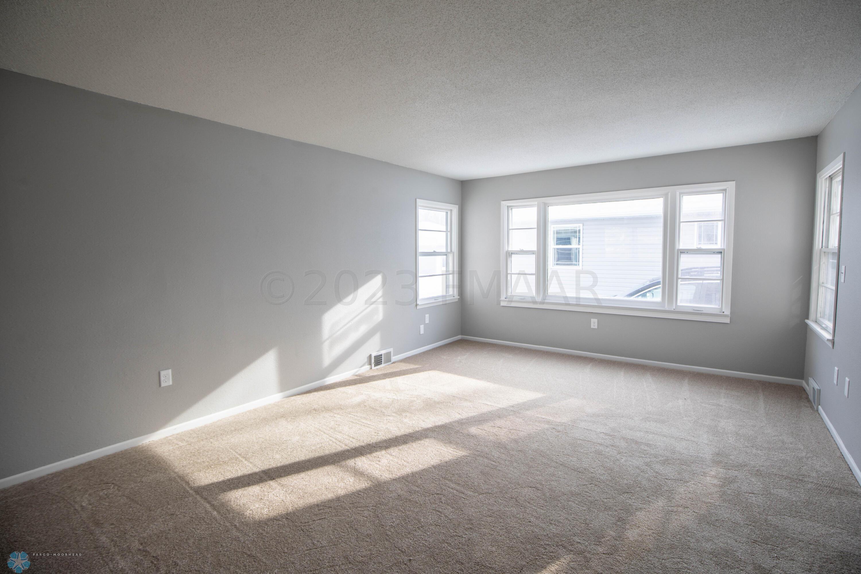 1710 6th St S, Moorhead, MN