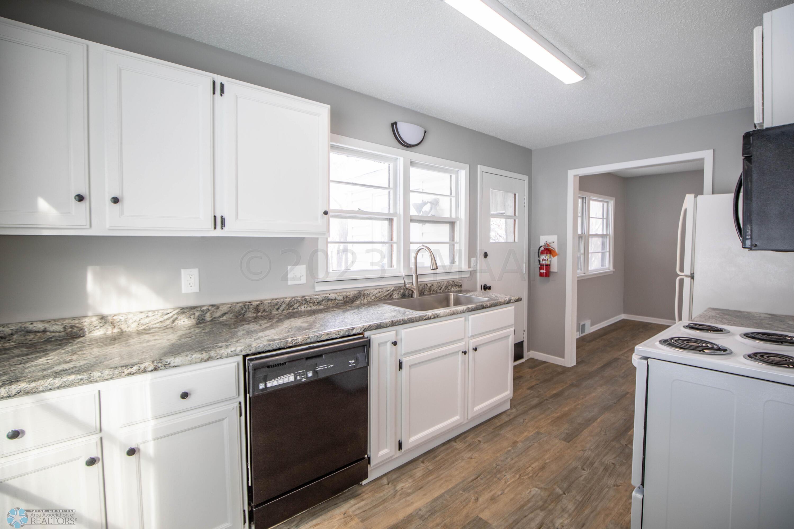 1710 6th St S, Moorhead, MN