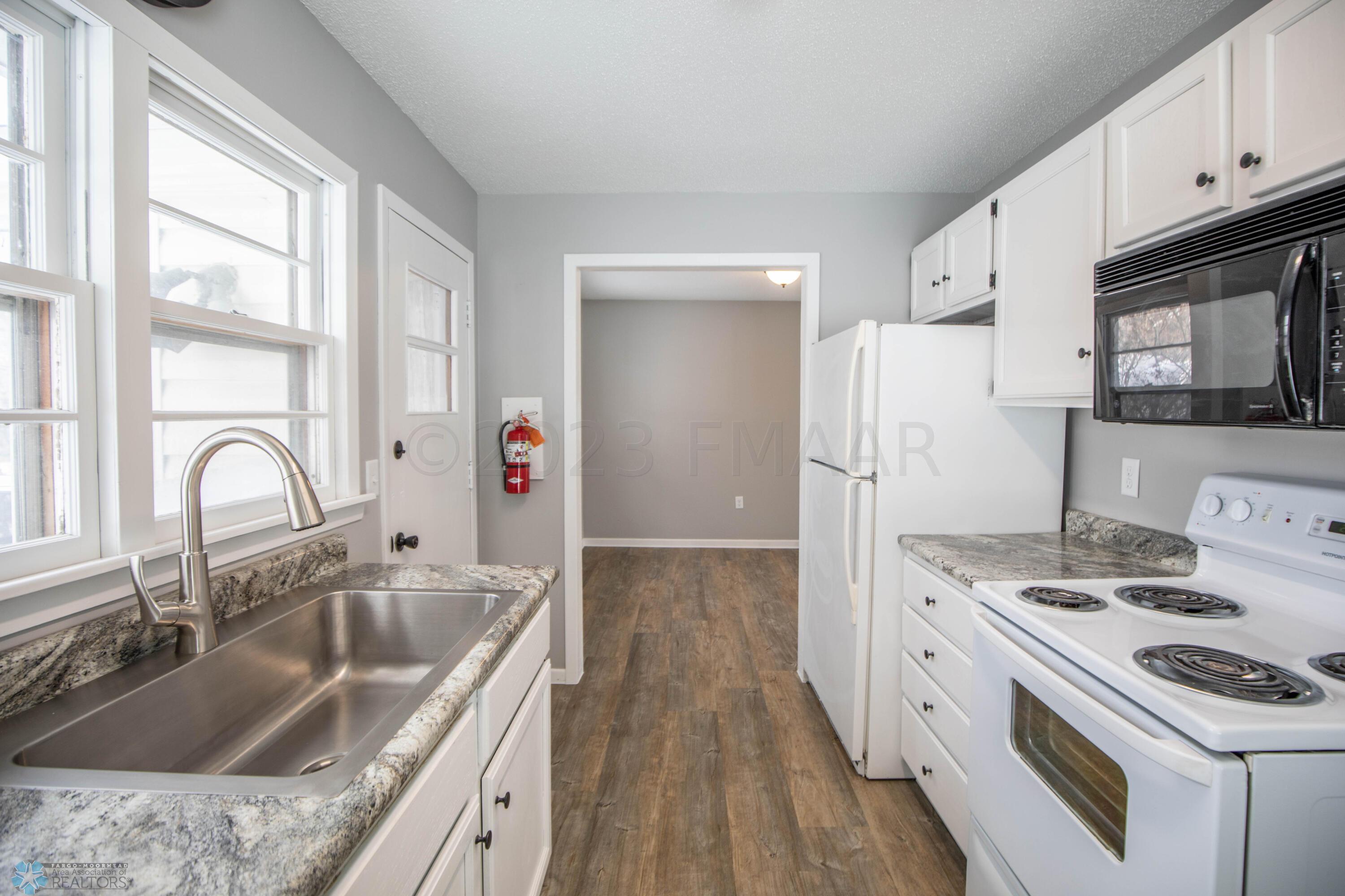 1710 6th St S, Moorhead, MN
