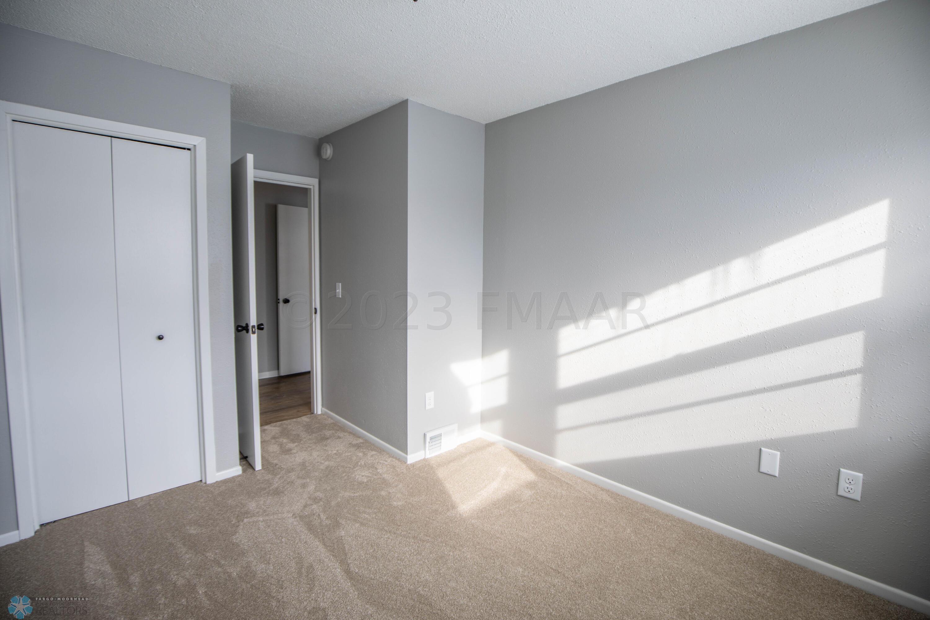 1710 6th St S, Moorhead, MN