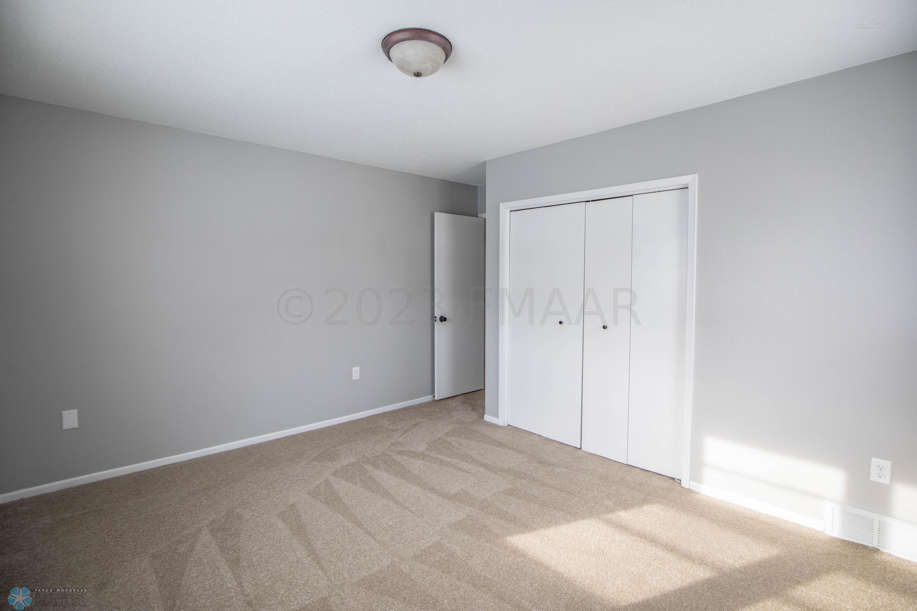 1710 6th St S, Moorhead, MN