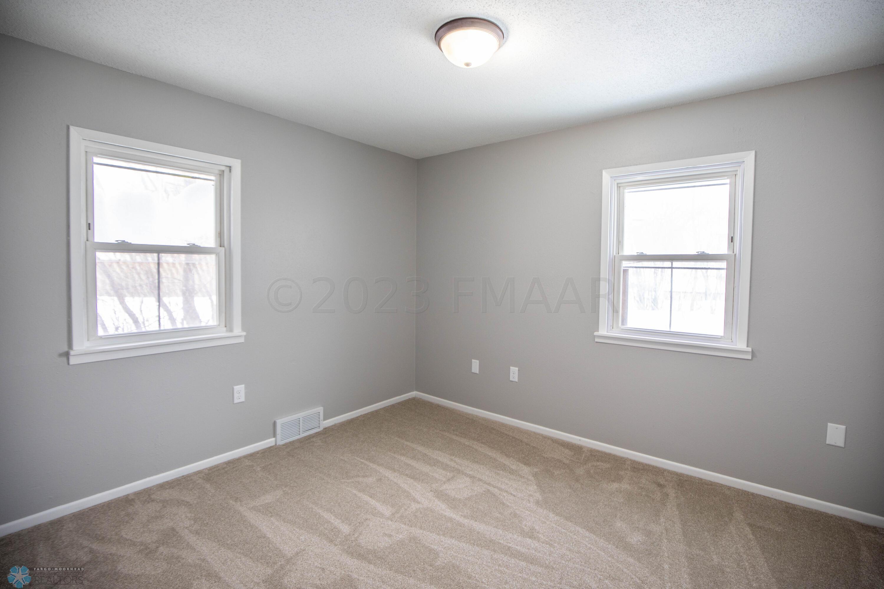 1710 6th St S, Moorhead, MN
