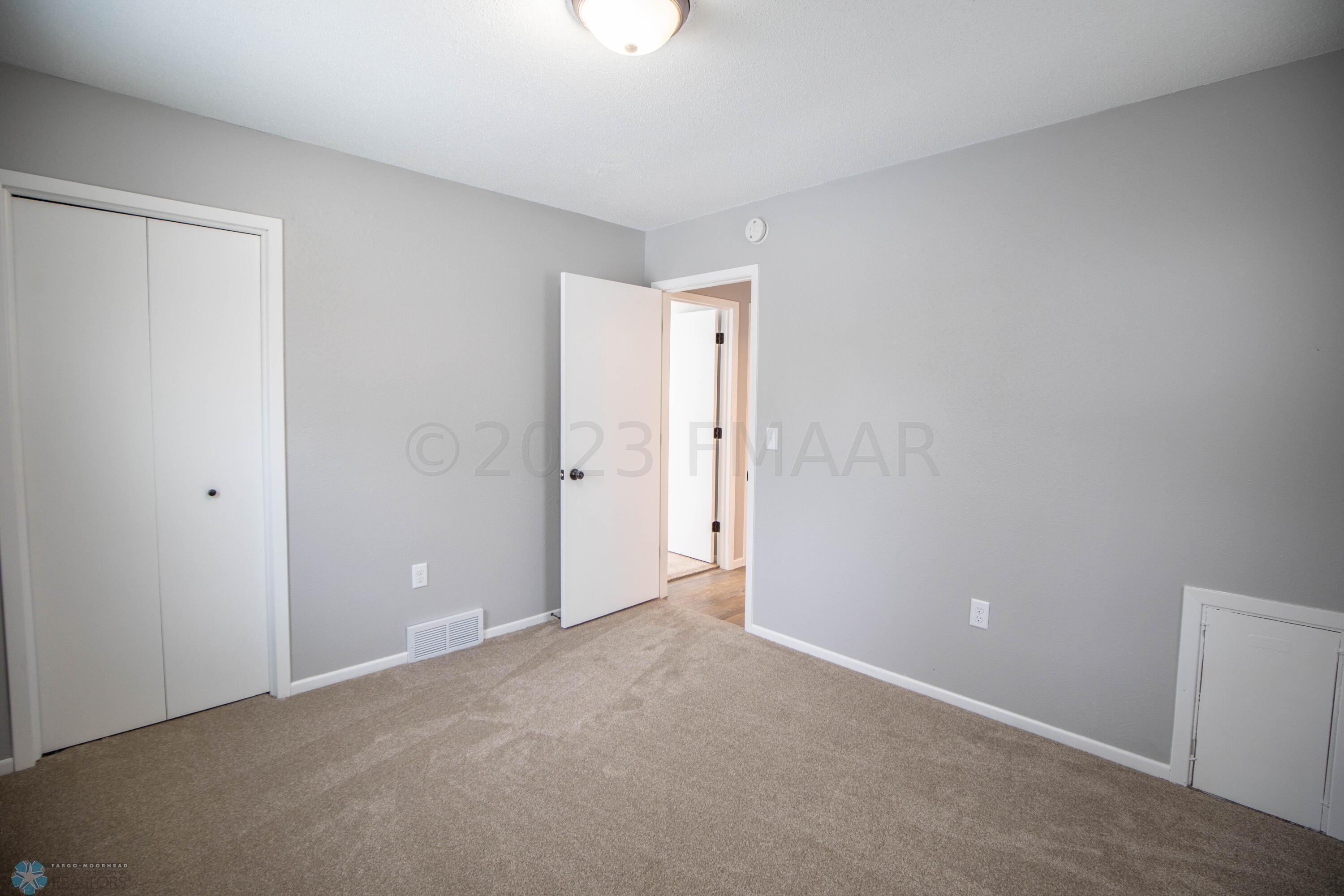 1710 6th St S, Moorhead, MN