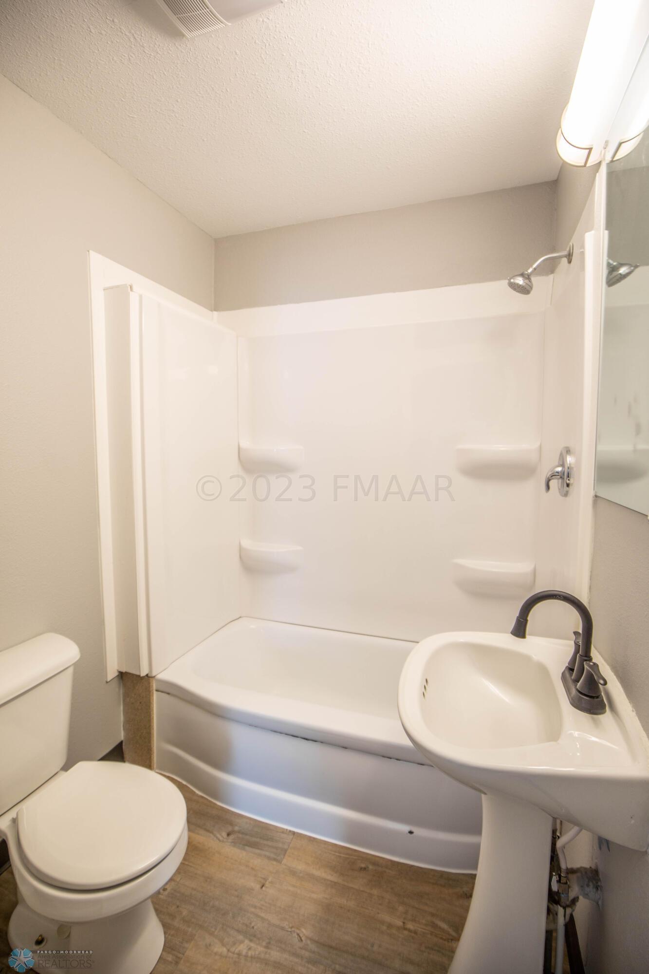 1710 6th St S, Moorhead, MN
