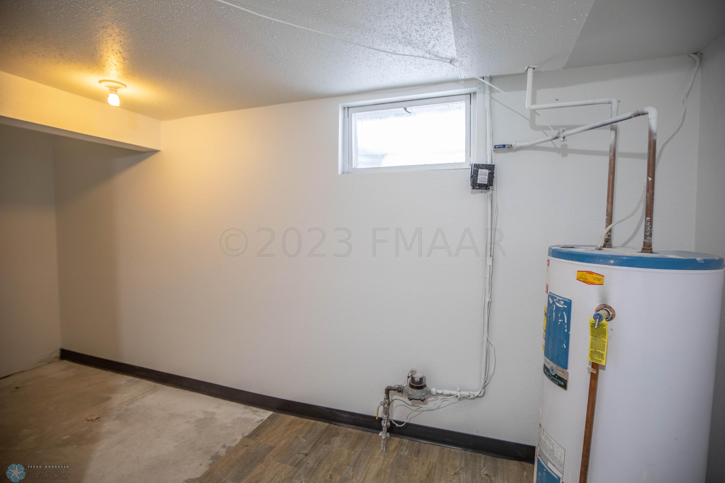 1710 6th St S, Moorhead, MN