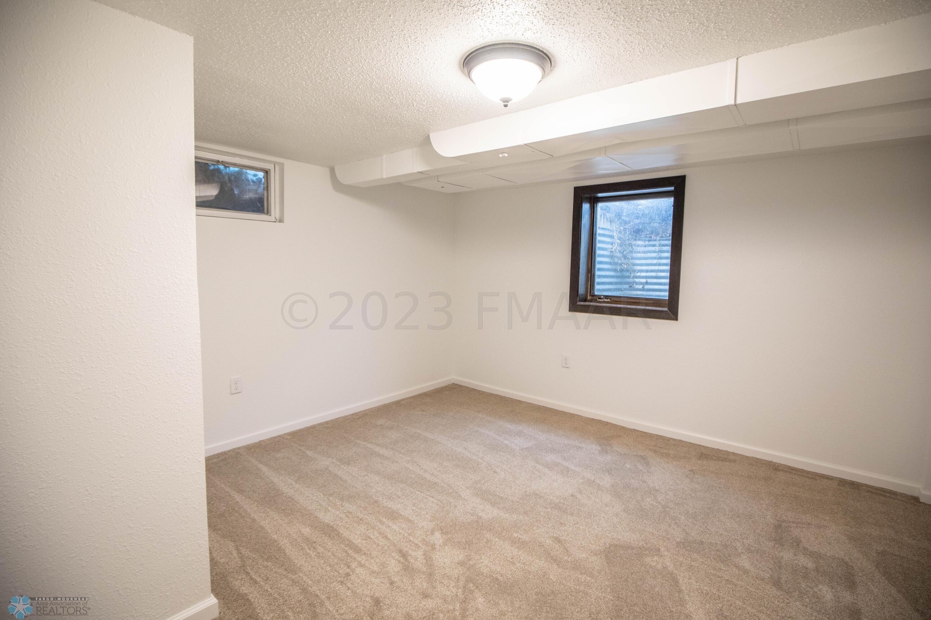 1710 6th St S, Moorhead, MN