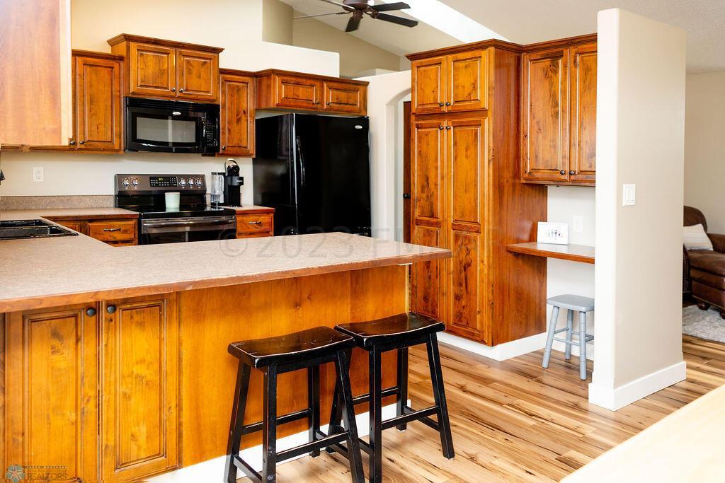 breakfast bar:desk