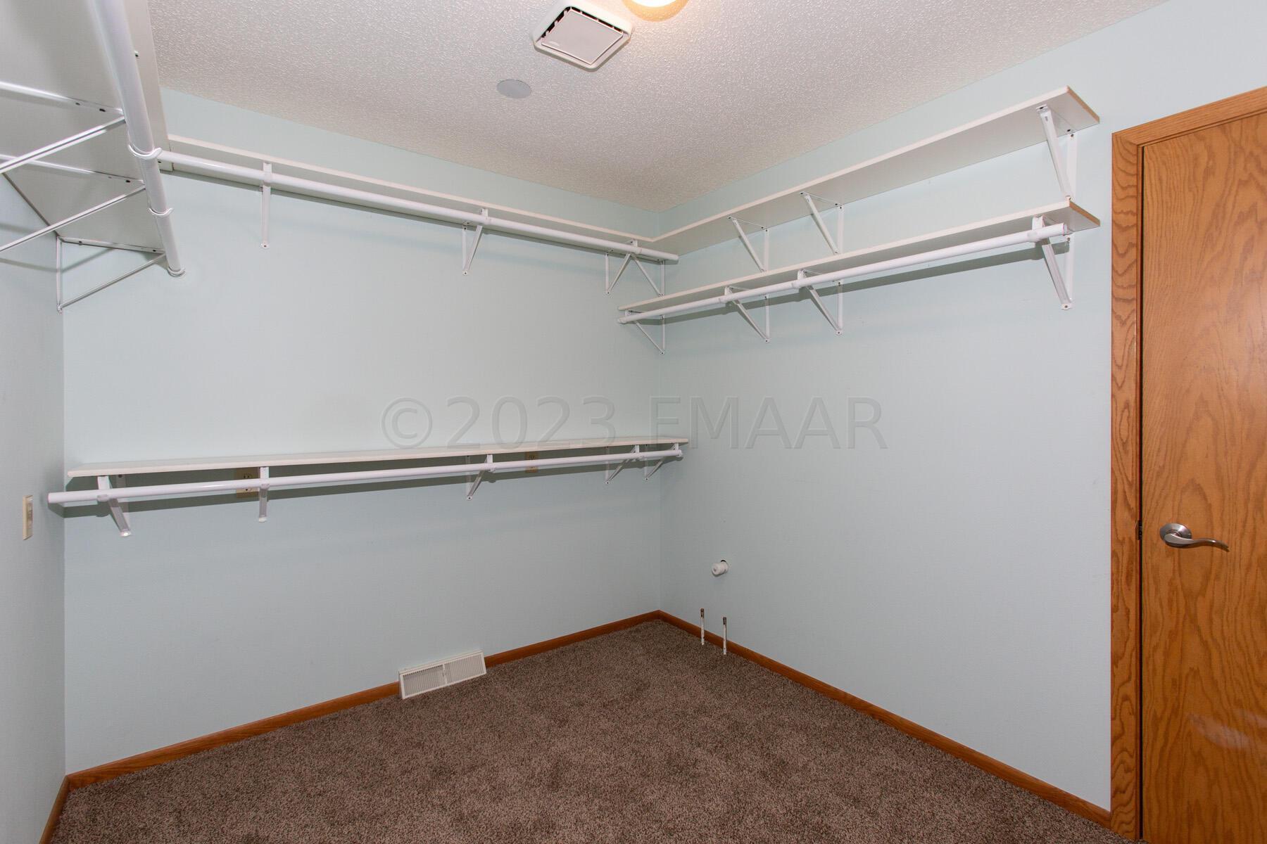 Walk-In-Closet