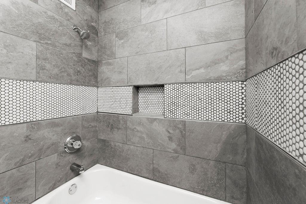 Tiled Shower Surround