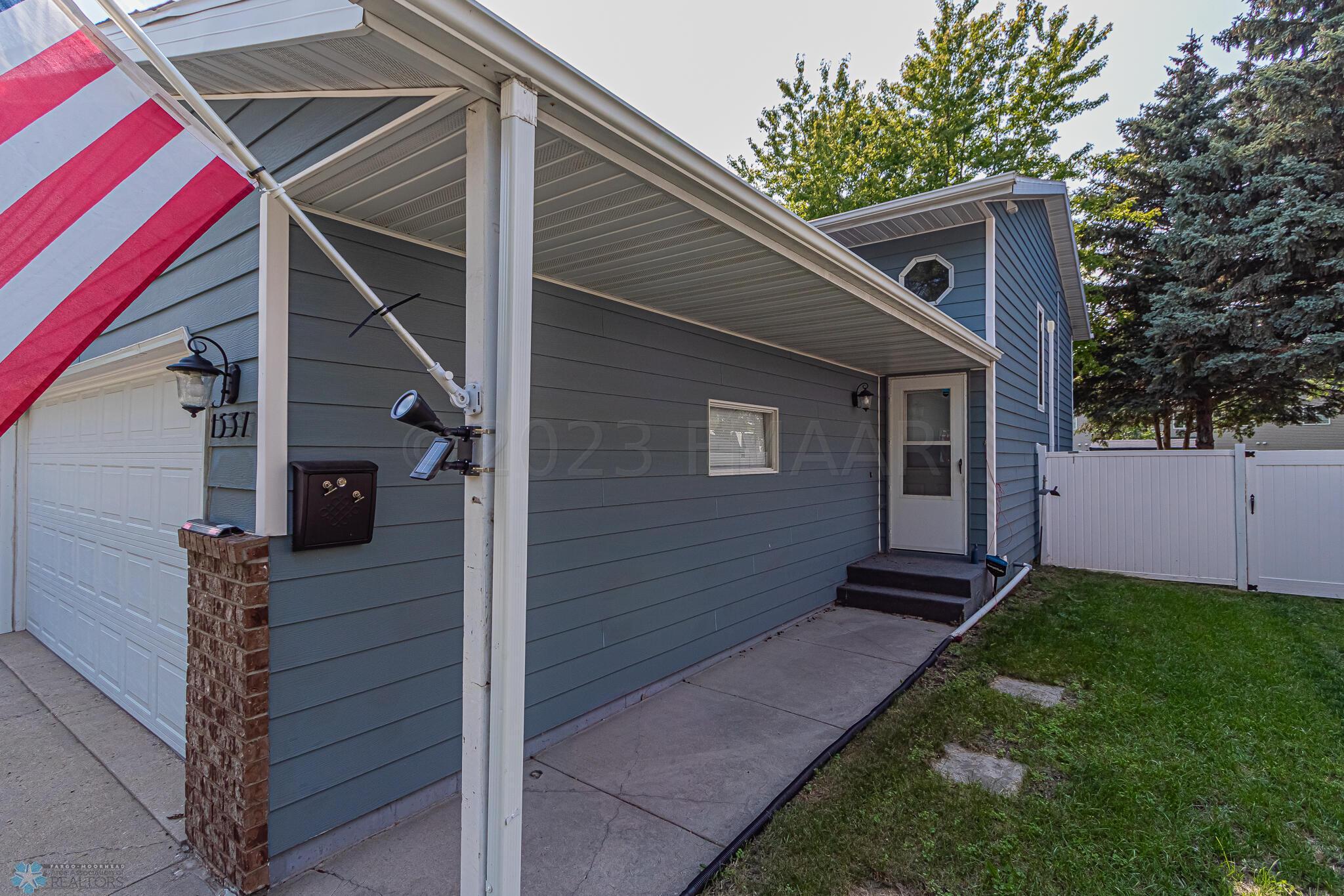 1537 16th St S, Fargo, ND 58103-04