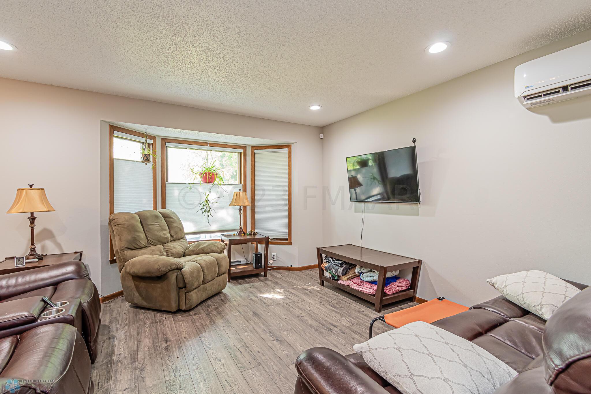 1537 16th St S, Fargo, ND 58103-14
