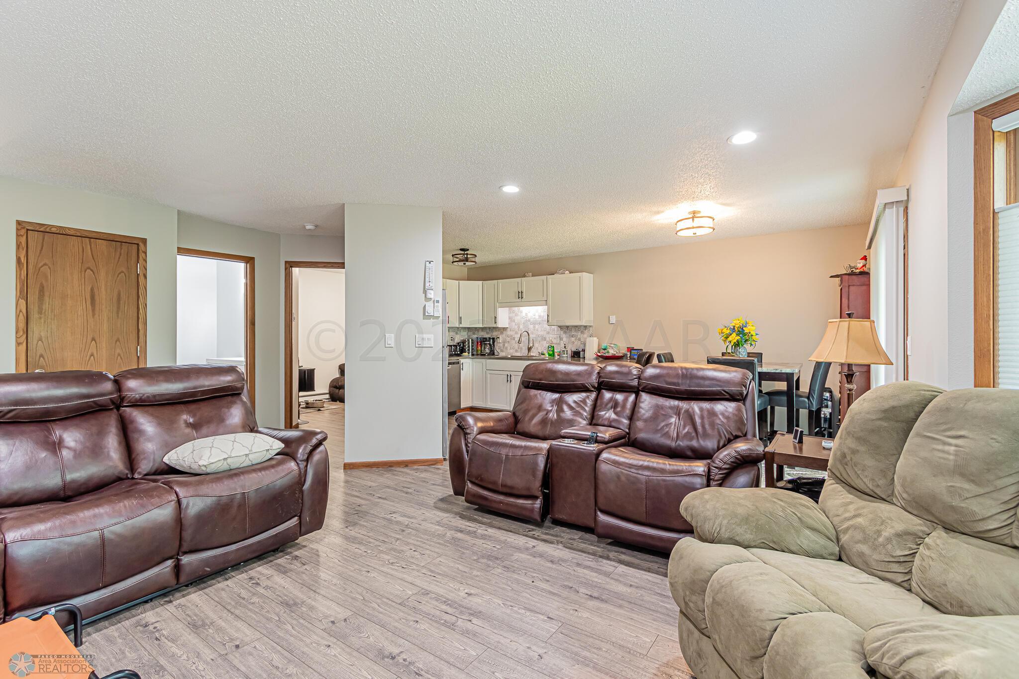1537 16th St S, Fargo, ND 58103-15