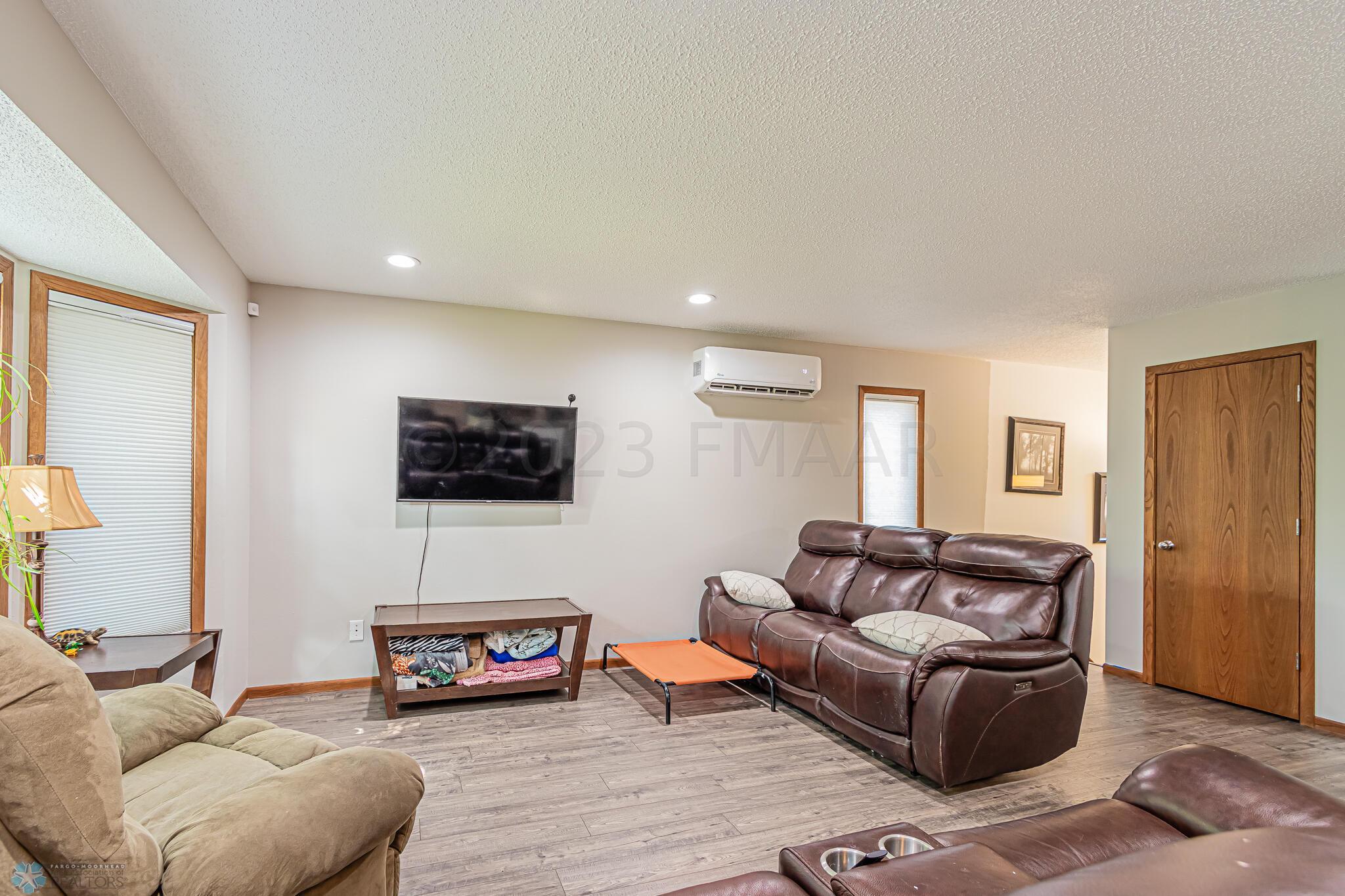 1537 16th St S, Fargo, ND 58103-16