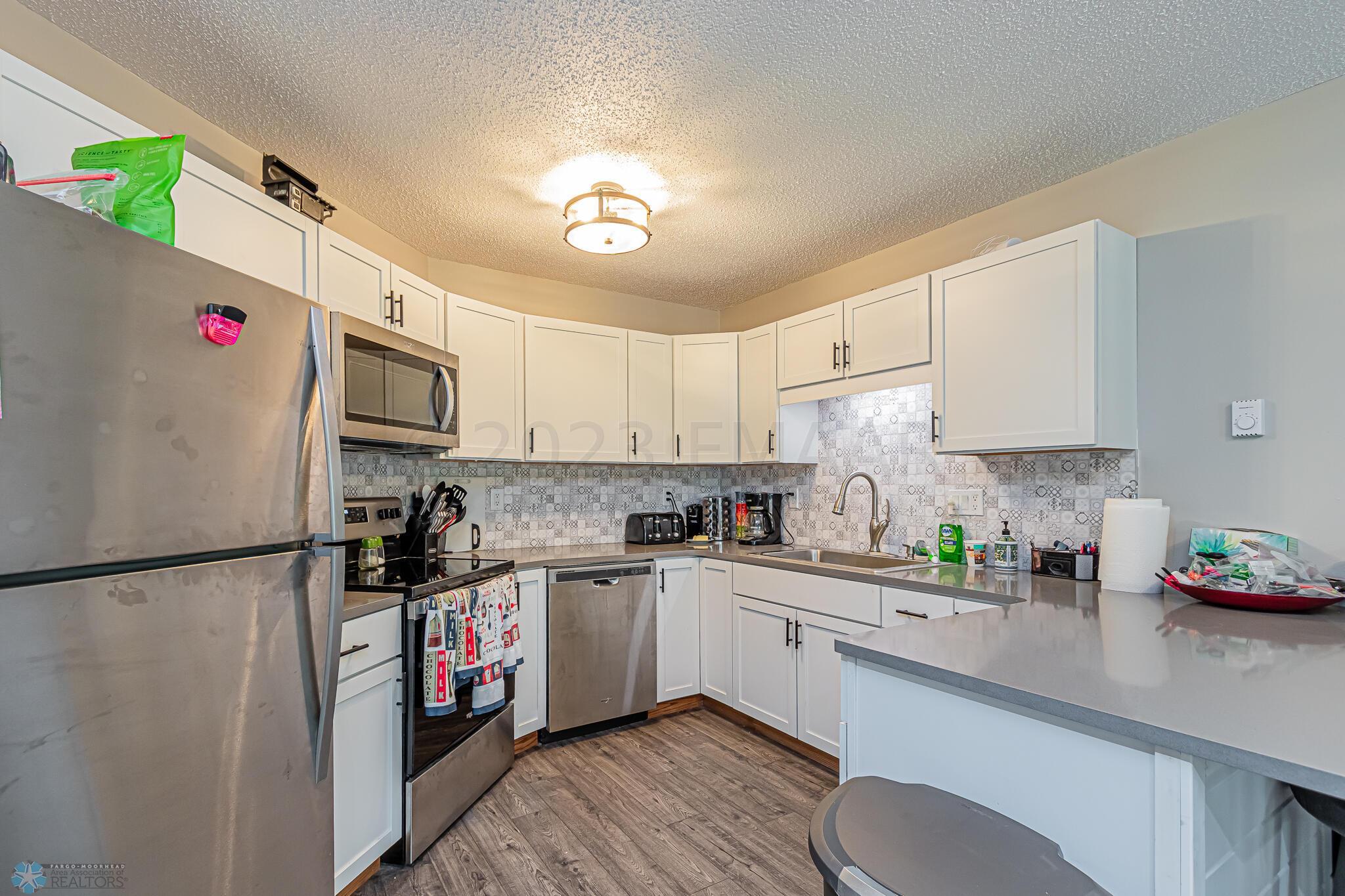 1537 16th St S, Fargo, ND 58103-17