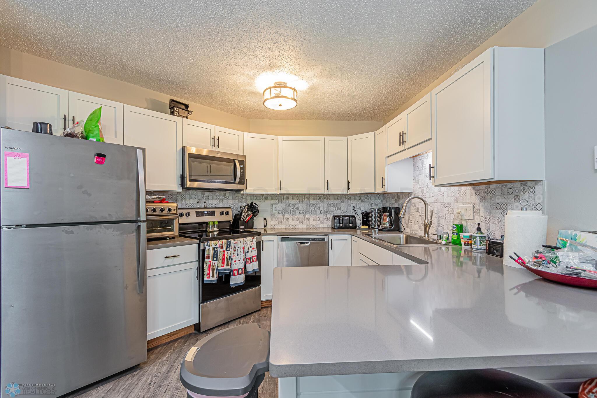 1537 16th St S, Fargo, ND 58103-18