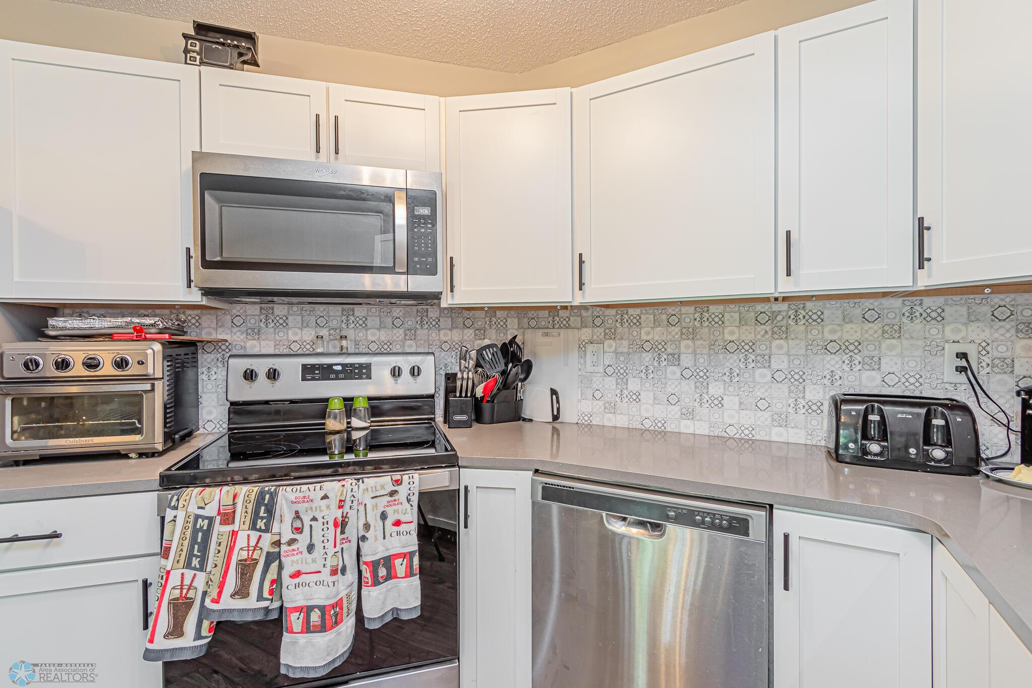 1537 16th St S, Fargo, ND 58103-19