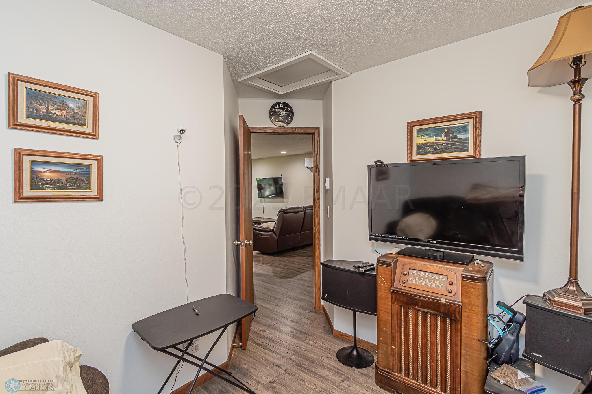 1537 16th St S, Fargo, ND 58103-25