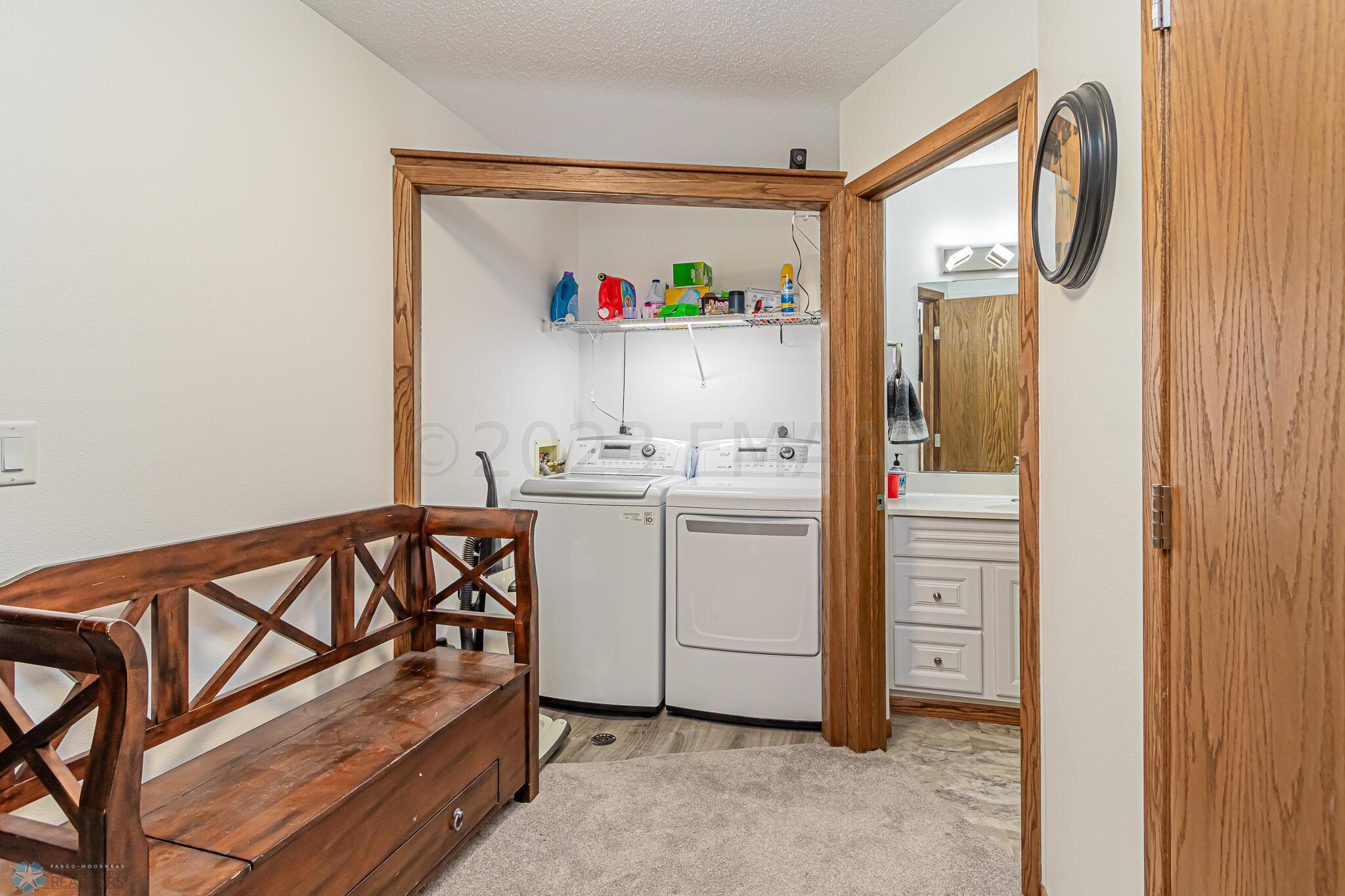 1537 16th St S, Fargo, ND 58103-06