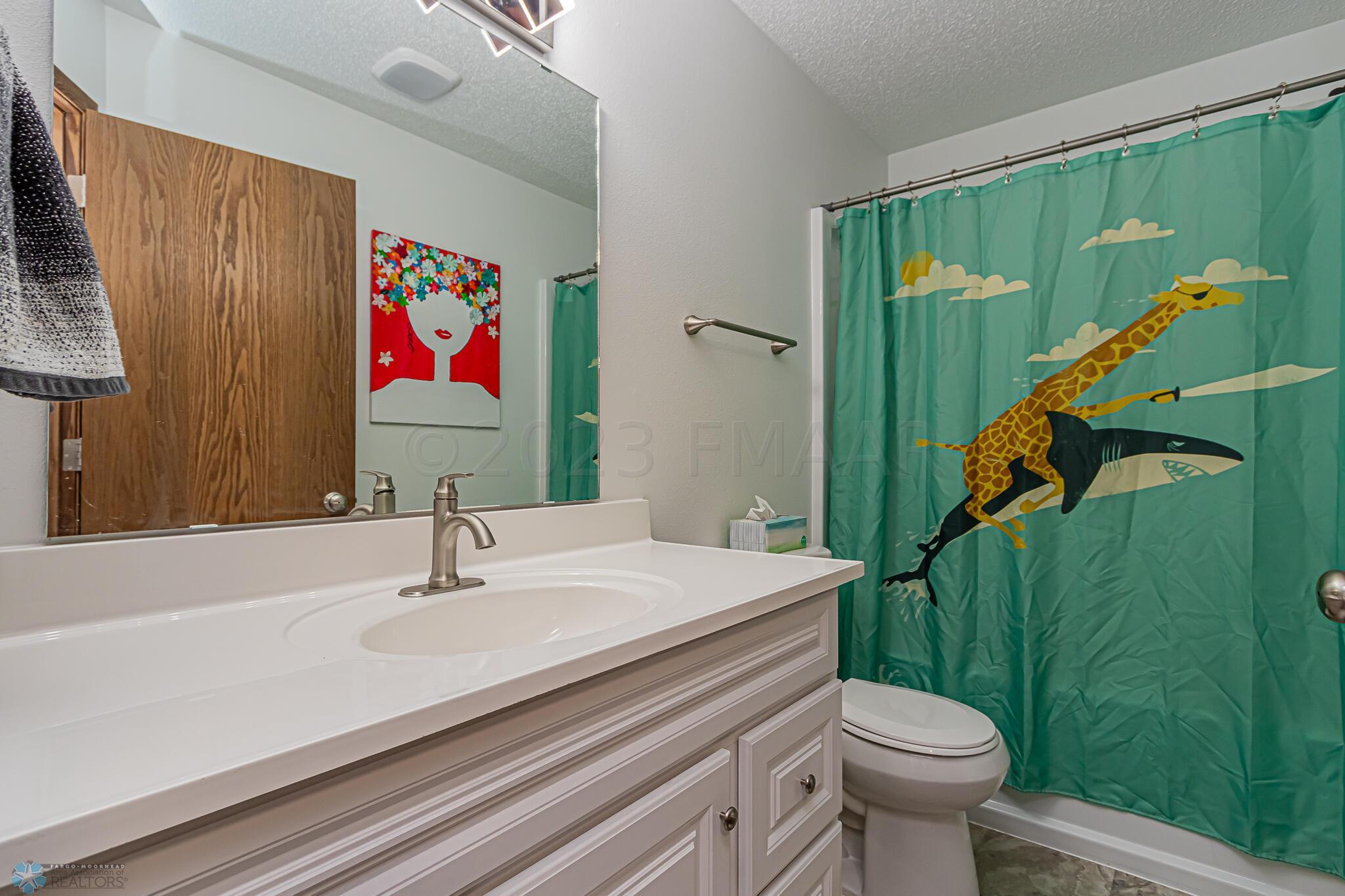 1537 16th St S, Fargo, ND 58103-05