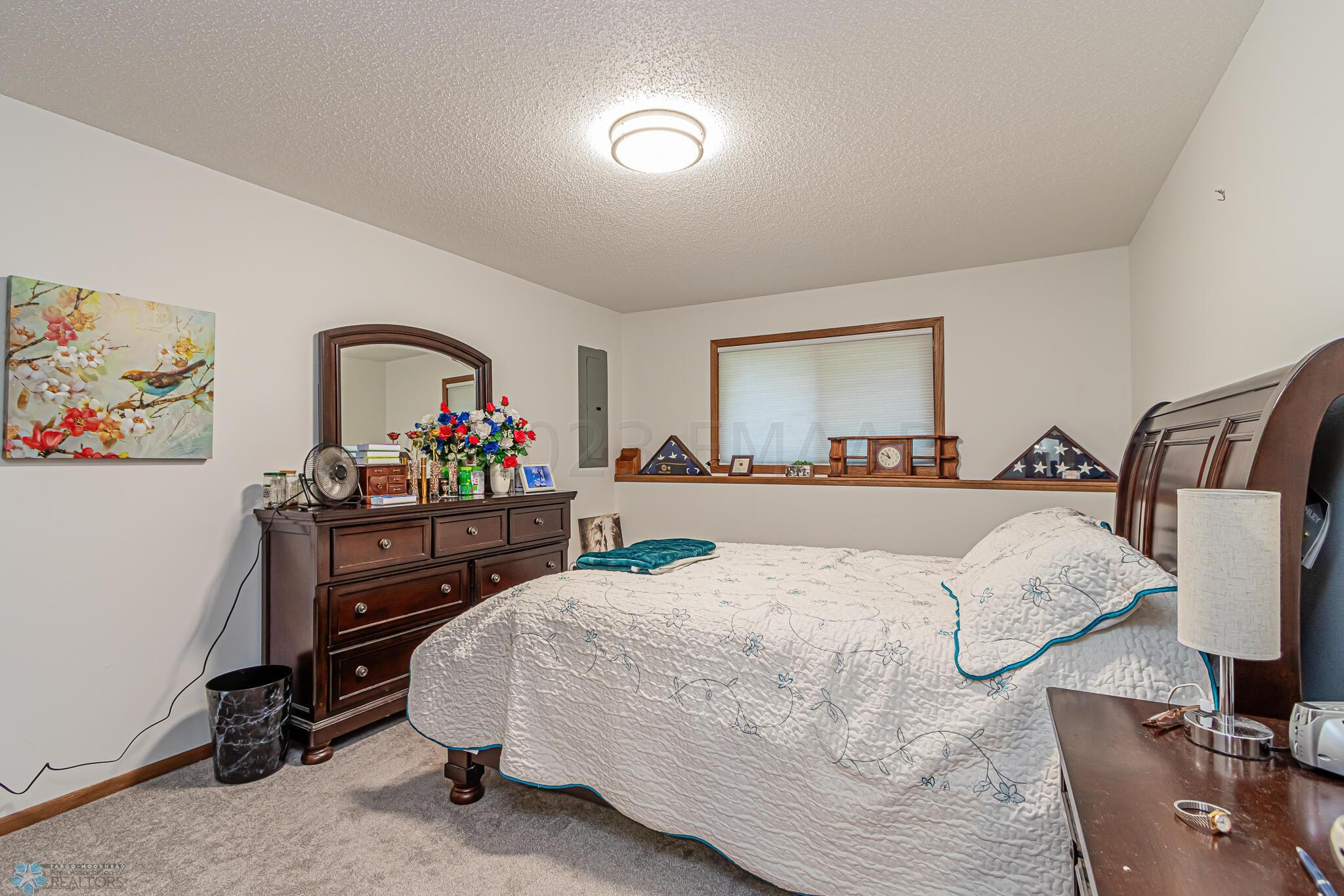 1537 16th St S, Fargo, ND 58103-07