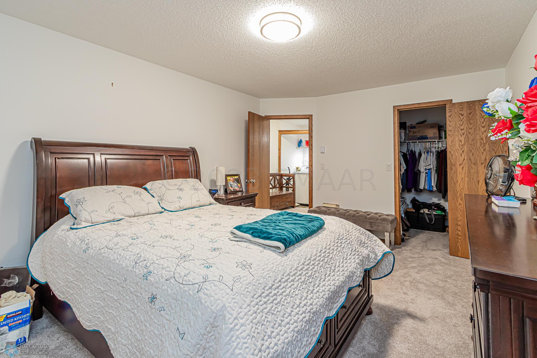 1537 16th St S, Fargo, ND 58103-08