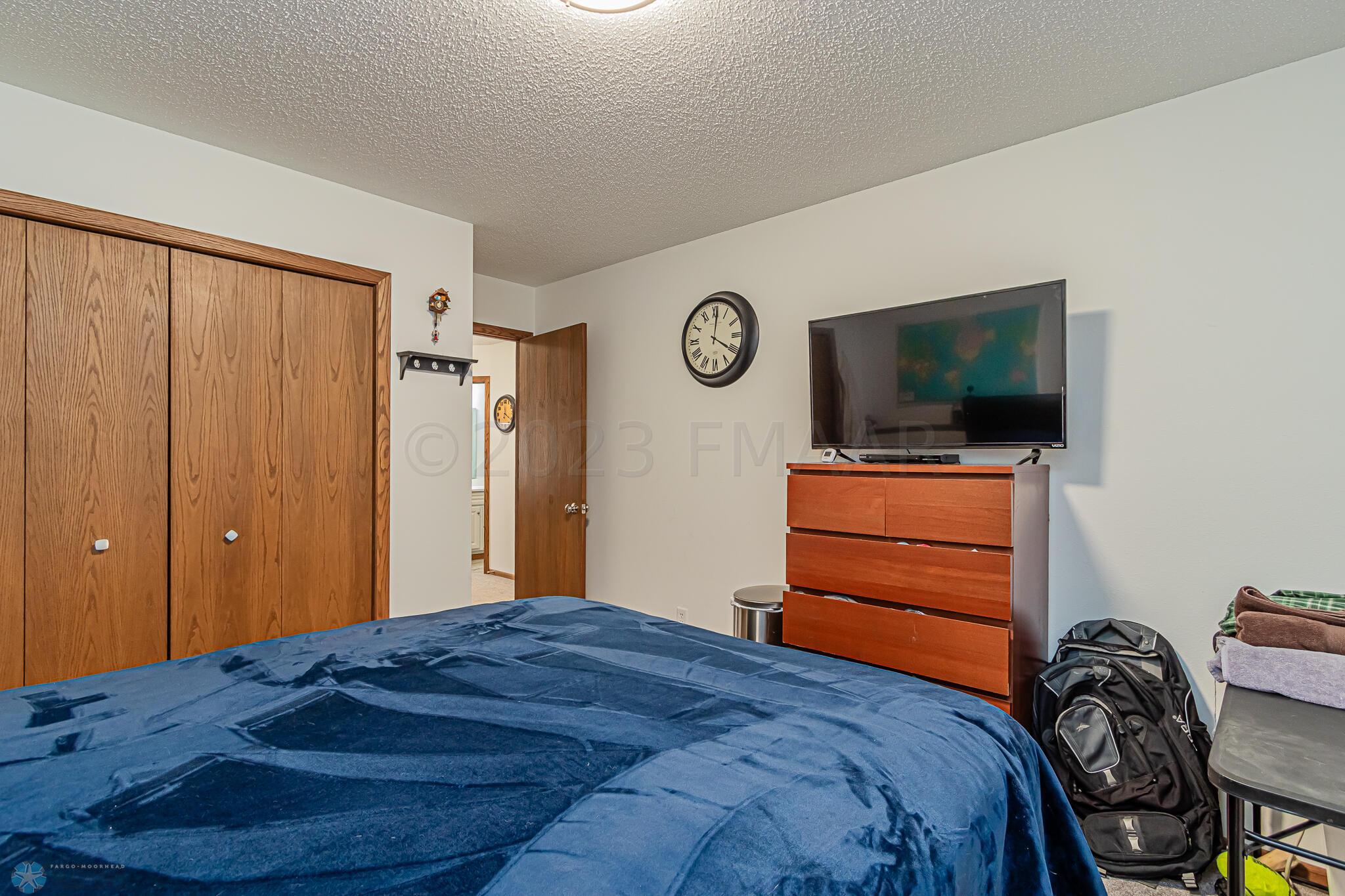 1537 16th St S, Fargo, ND 58103-11